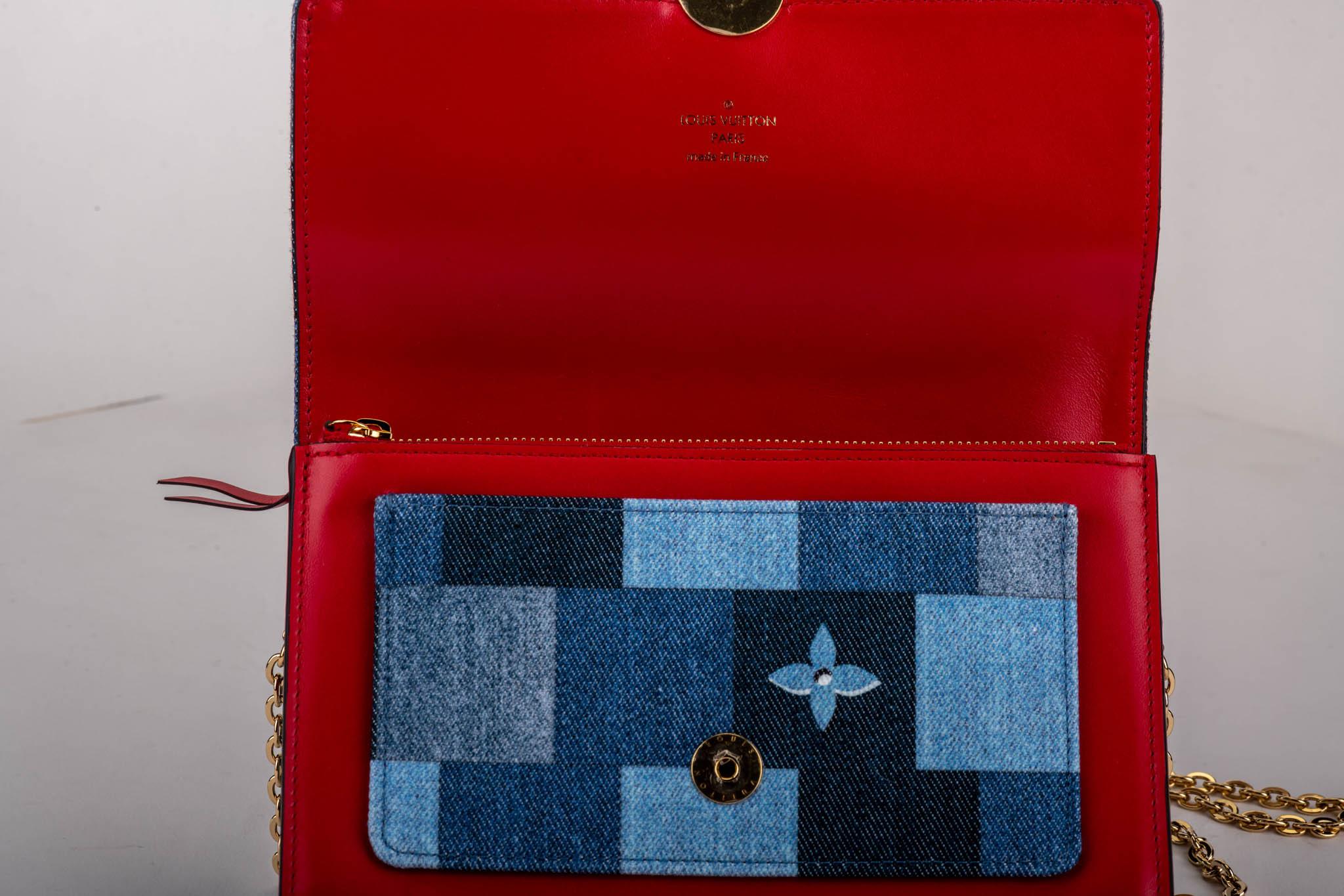 Louis Vuitton-Umhängetasche aus Denim, neu mit Karton Damen im Angebot