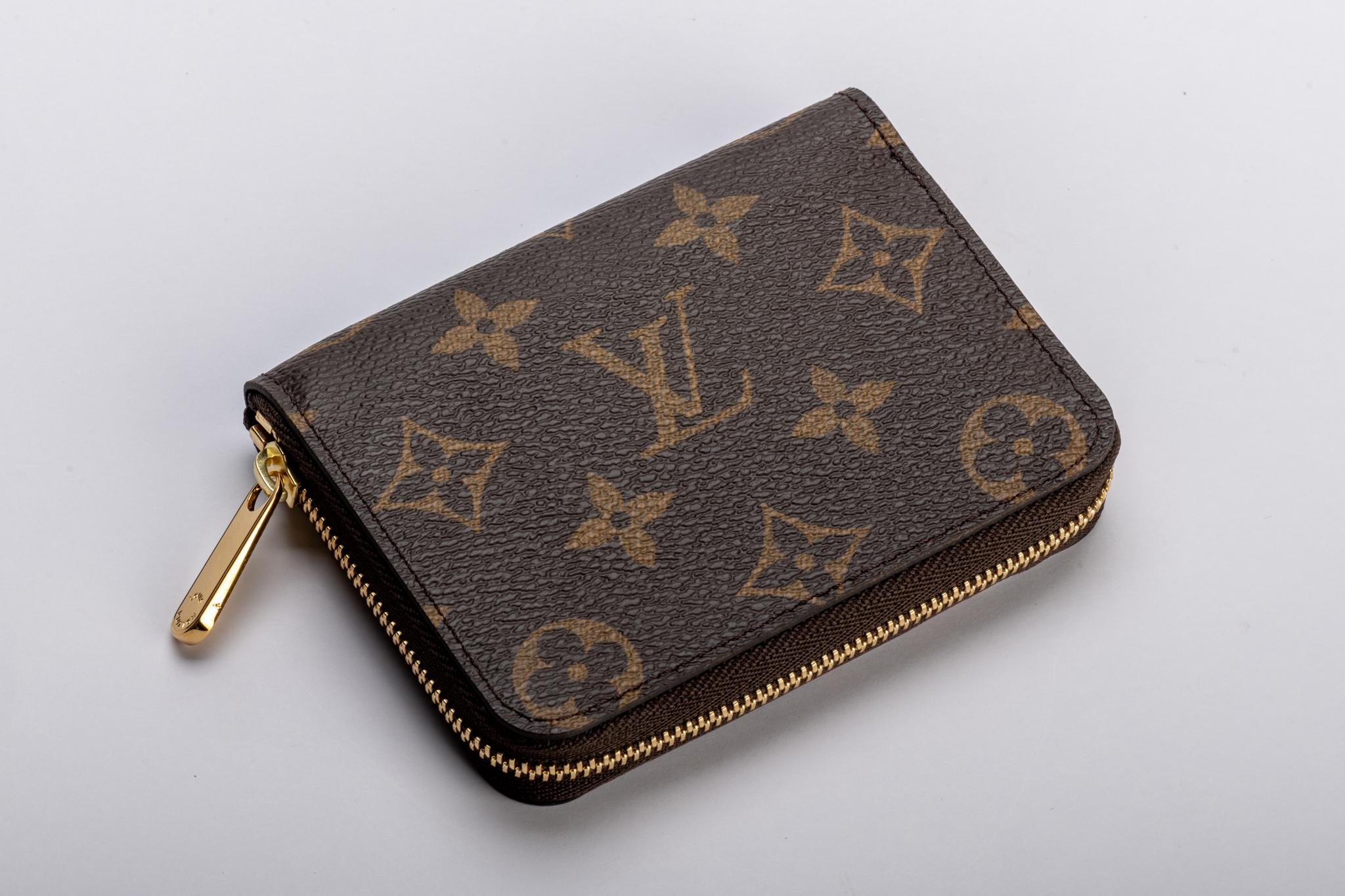 Neu in Box Louis Vuitton Limitierte Auflage  Shanghai Brieftasche mit Reißverschluss im Zustand „Neu“ im Angebot in West Hollywood, CA