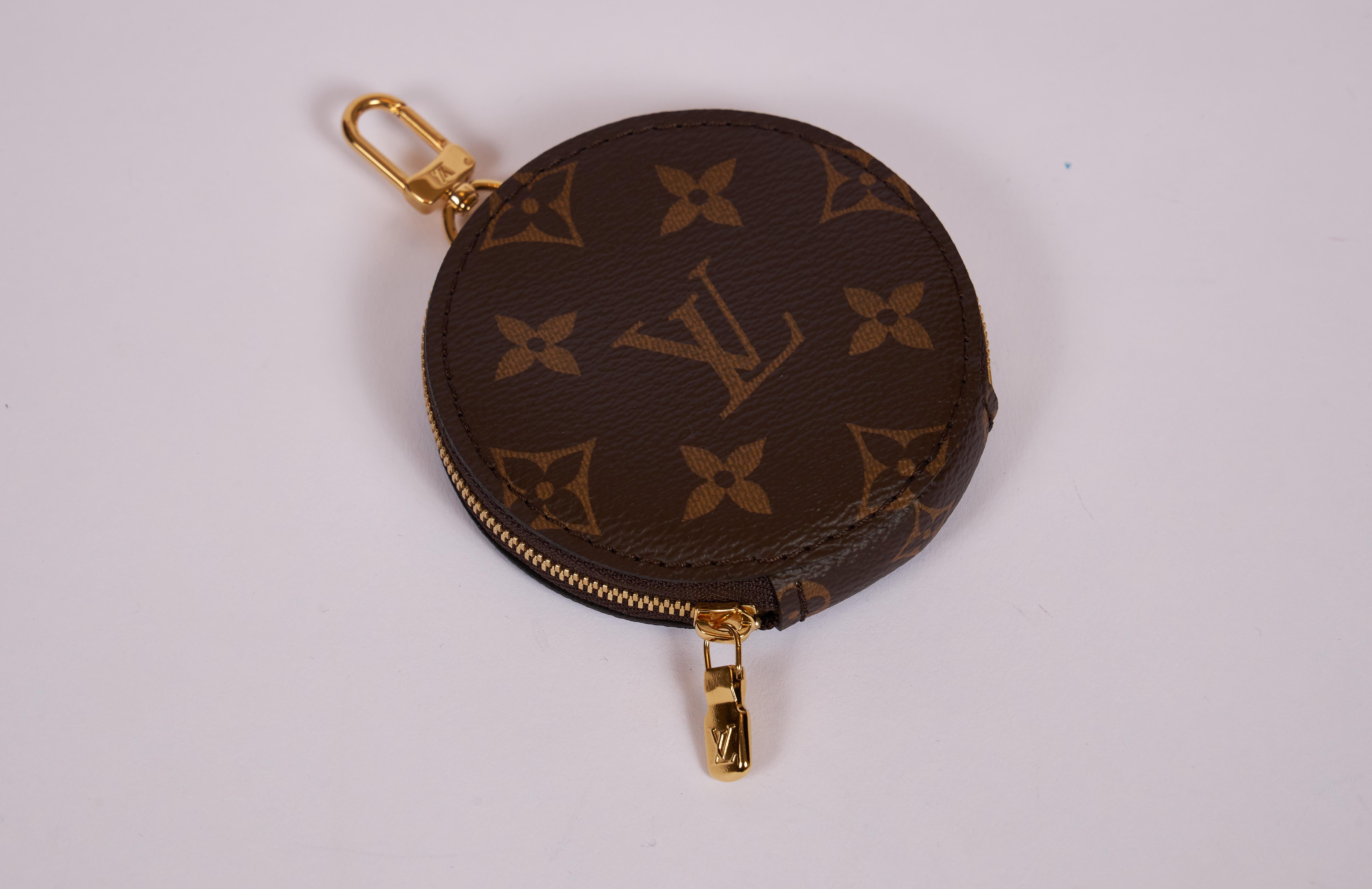 New in Box Louis Vuitton Multi Pink Pouchette Bag In New Condition For Sale In West Hollywood, CA