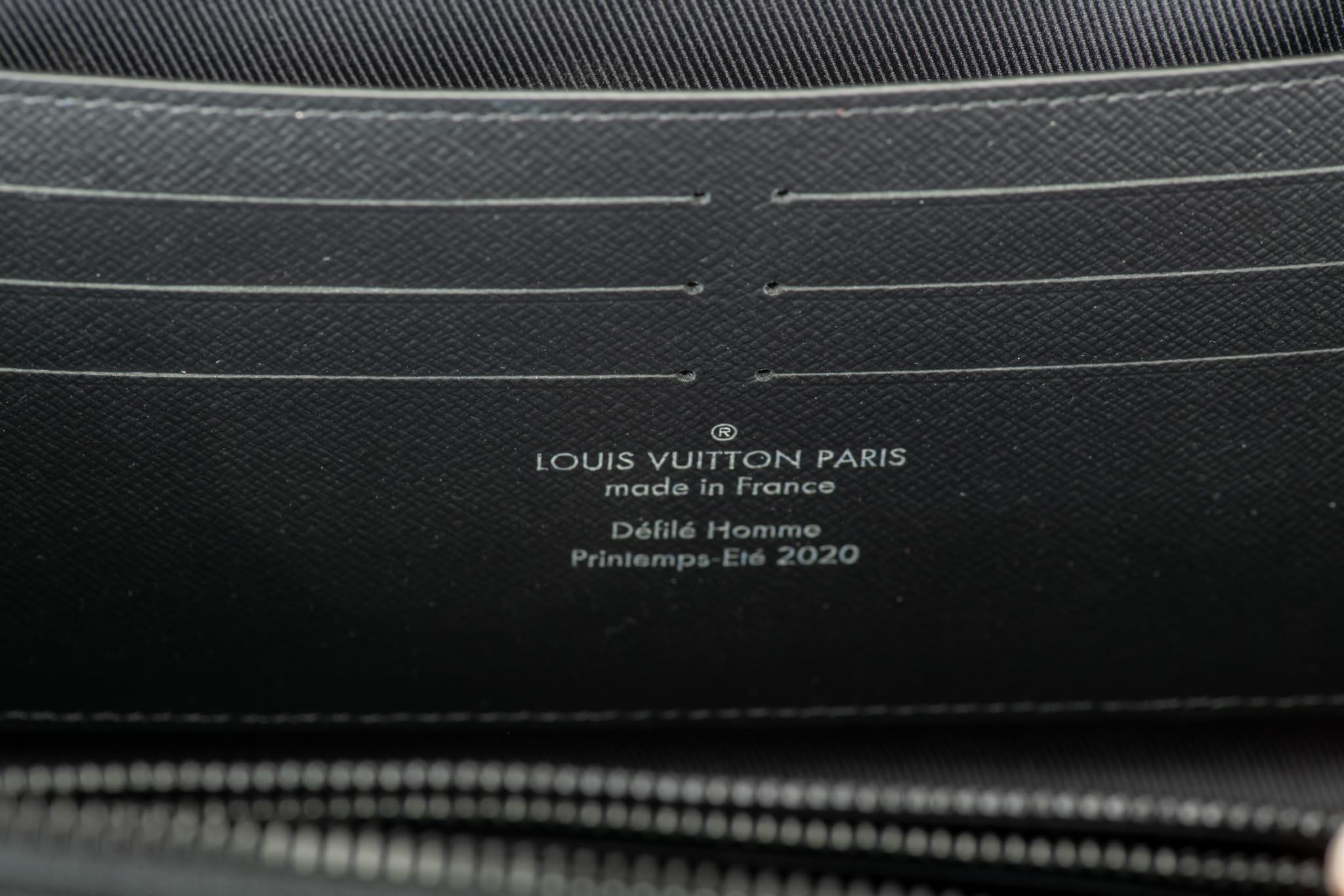 New in Box Louis Vuitton Runway SS 2020 Velvet Clutch Bag 1