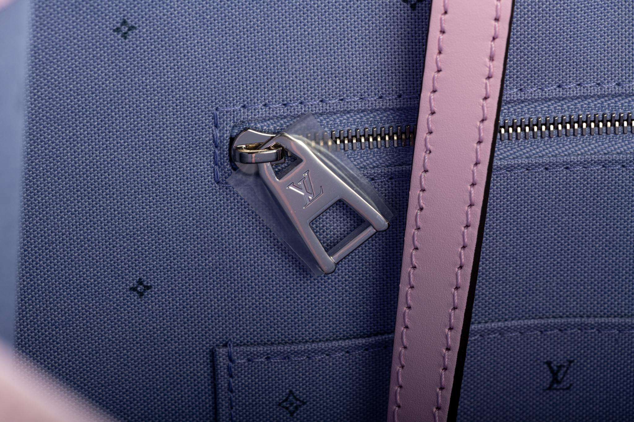 Originalverpackt Louis Vuitton St Tropez On The Go Limited Edition Tasche im Angebot 8