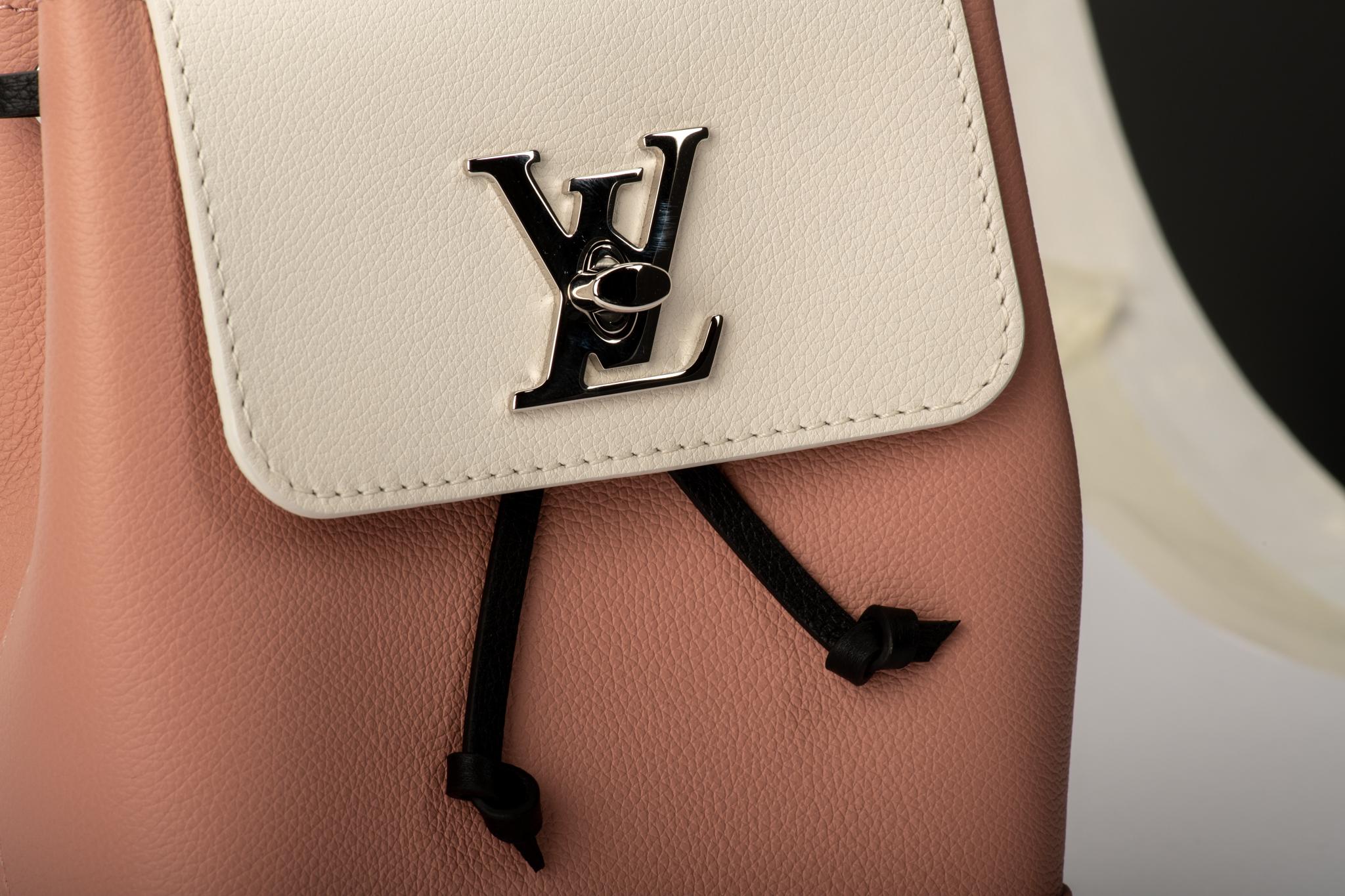 Neu in Karton Louis Vuitton Tricolor Lockme Rucksack Damen im Angebot