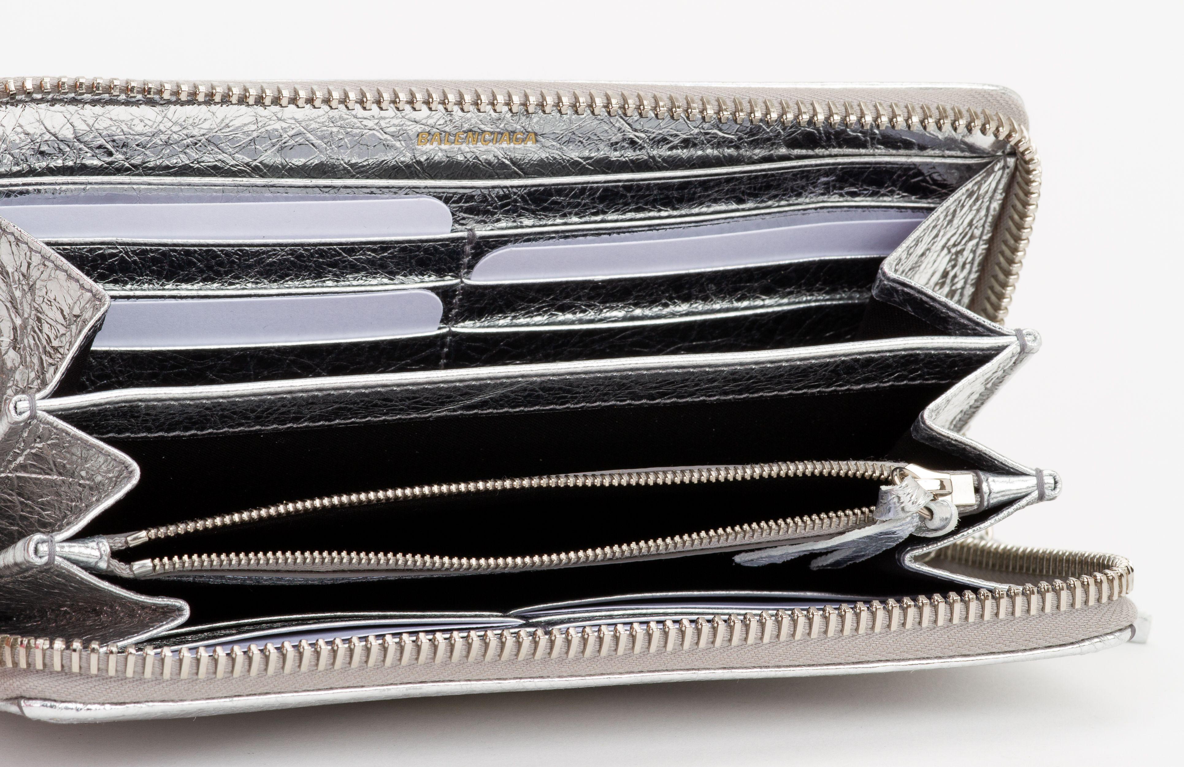 da uomo o donna New in Box Silver Foil Balenciaga Wallet in vendita
