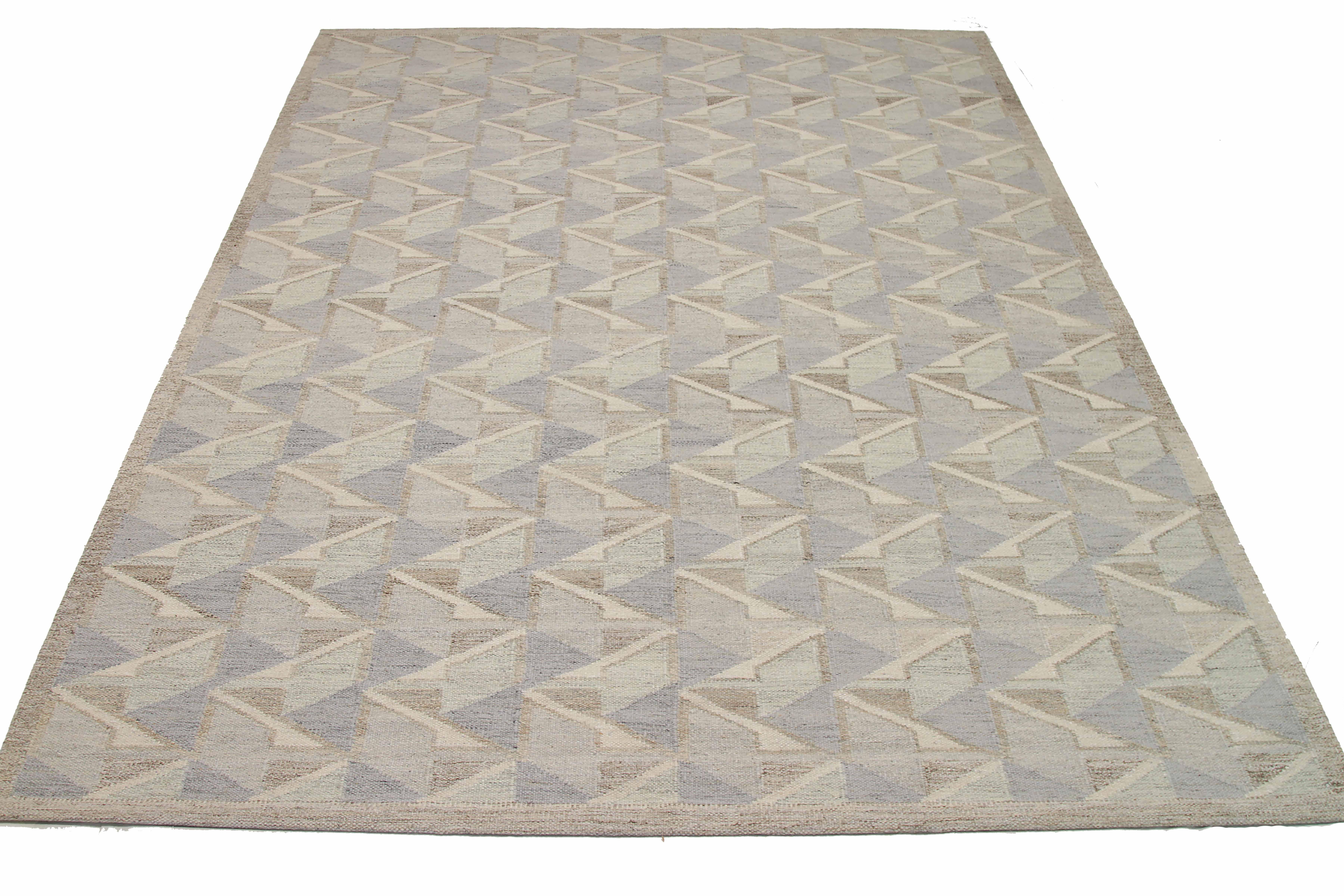 Nouveau tapis indien tissé à la main à partir de la meilleure laine de mouton. Il est coloré avec des colorants végétaux entièrement naturels, sans danger pour les humains et les animaux de compagnie. Il s'agit d'un design scandinave traditionnel