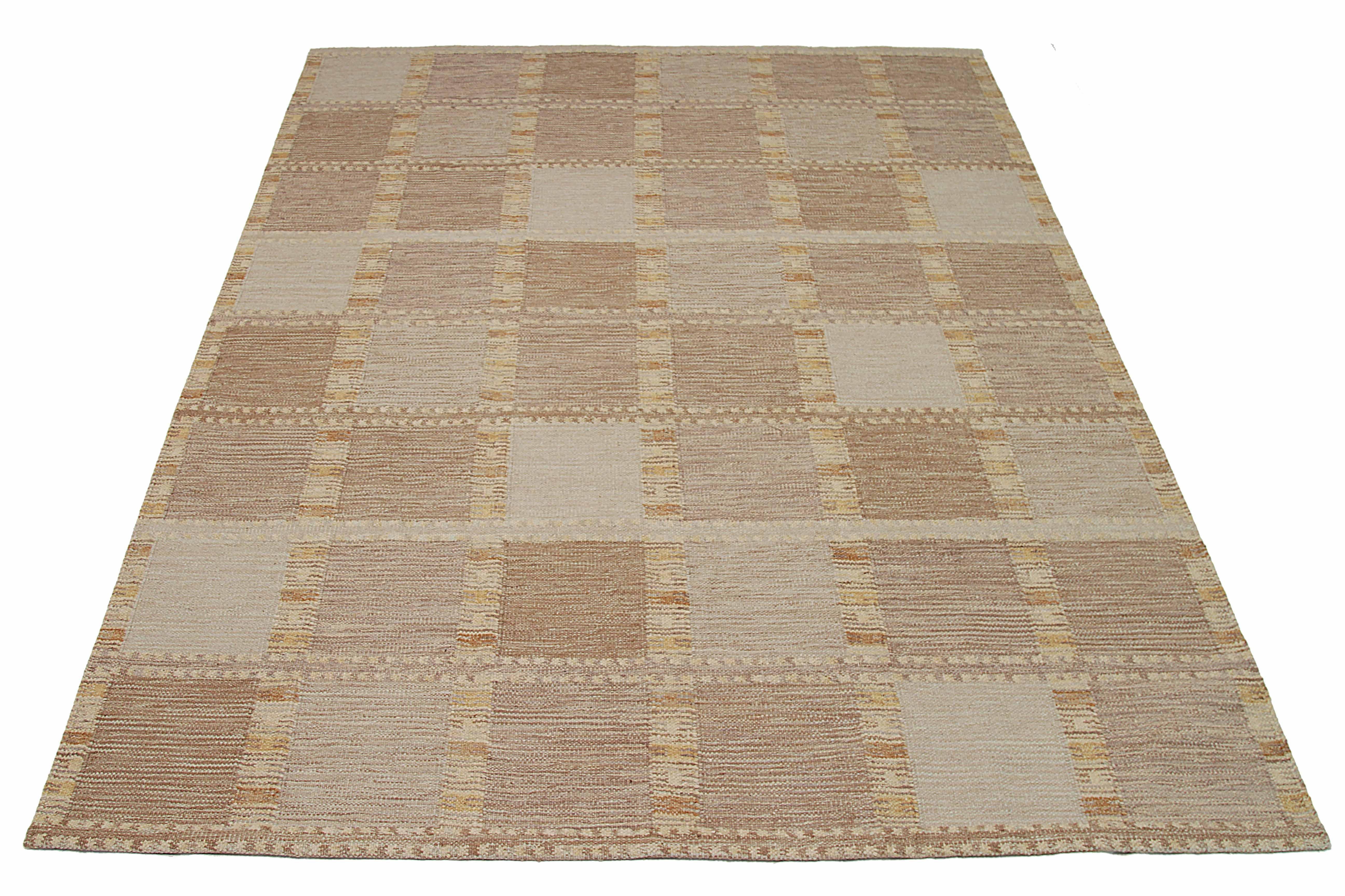 New Indian area rug handwoven from the finest sheep’s wool. It’s colored with all-natural vegetable dyes that are safe for humans and pets. It’s a traditional Scandinavian design handwoven by expert artisans. It’s a lovely area rug that can be