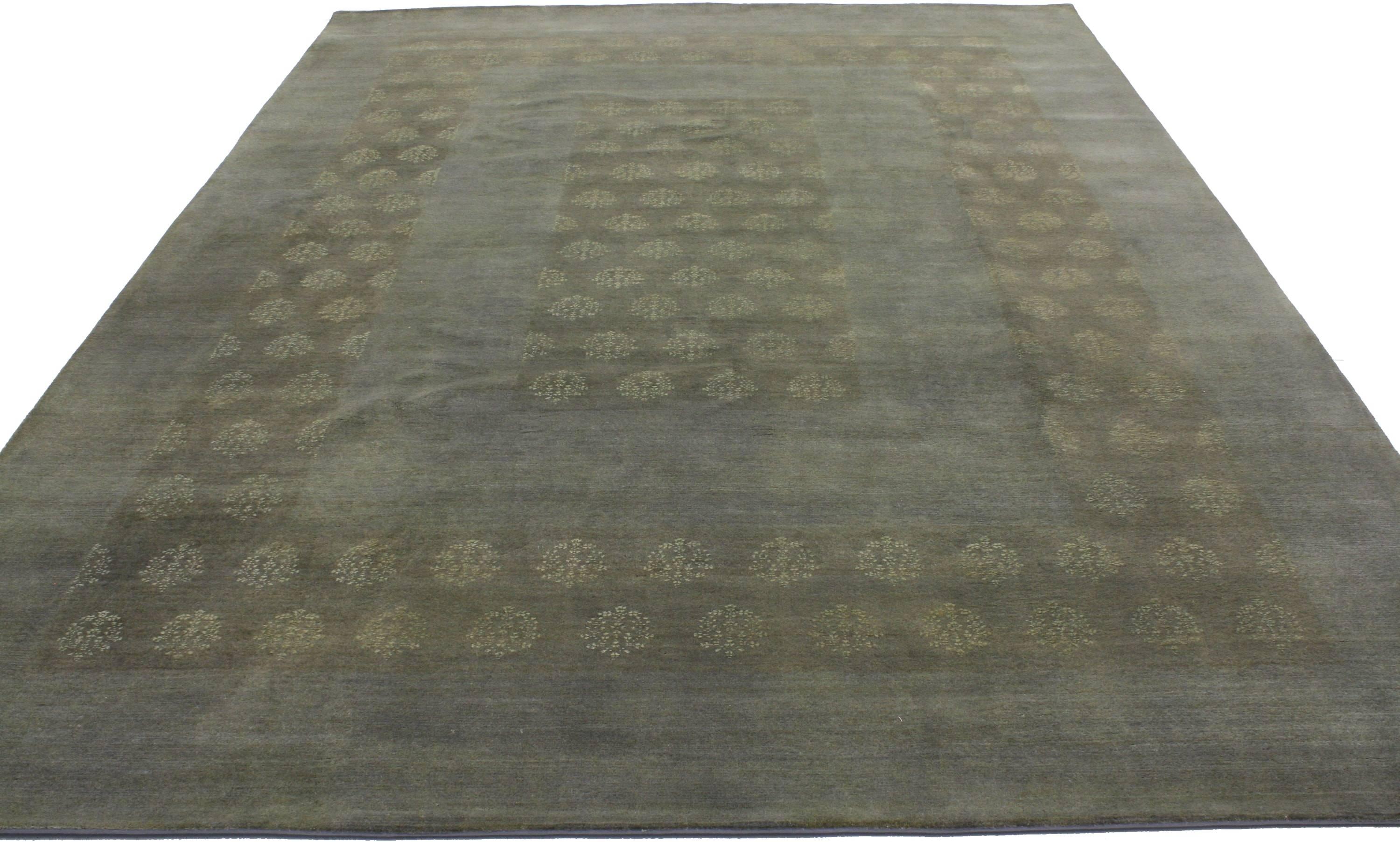 30217, new Indian rug with modern transitional style. Delicate floral bouquets recalling the sweetly arranged patterns of a Kashmir shawl cover the square design of this transitional style Indian rug. The chic geometric borders with charming organic