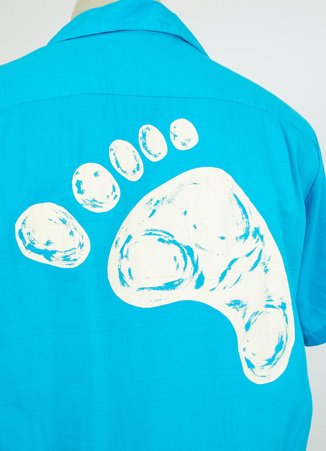 New Men's Iolani Sportswear Painted Turquoise Hawaiian Footprint Shirt–M, 1950s For Sale 3