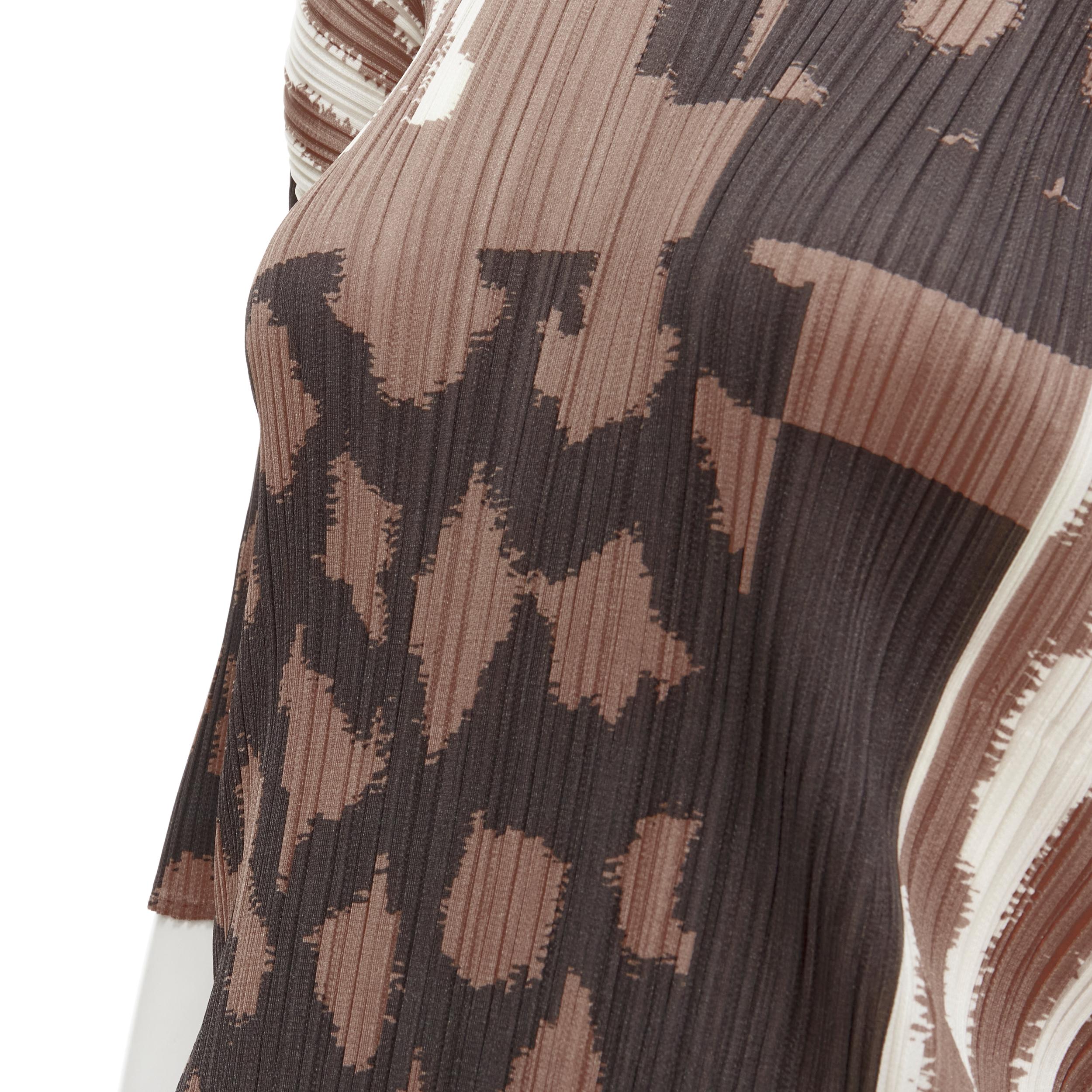 new ISSEY MIYAKE PLEATS PLEASE brown ethnic abstract print plisse pleated top L 
Reference: TGAS/C01036 
Brand: Please Please 
Material: Polyester 
Color: Brown 
Pattern: Abstract 
Made in: Japan 

CONDITION: 
Condition: Excellent, this item was