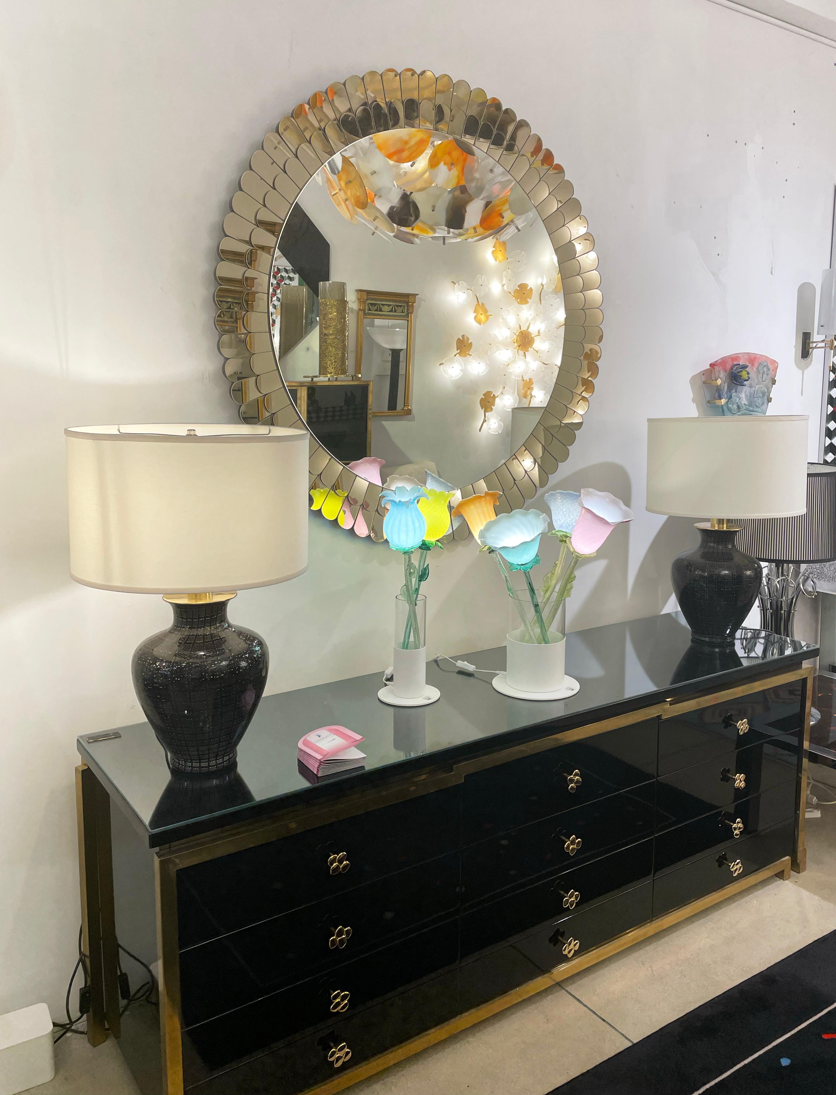 Specchio rotondo in vetro di Murano con doppia cornice smerlata, bronzo fumé e su misura in vendita 3
