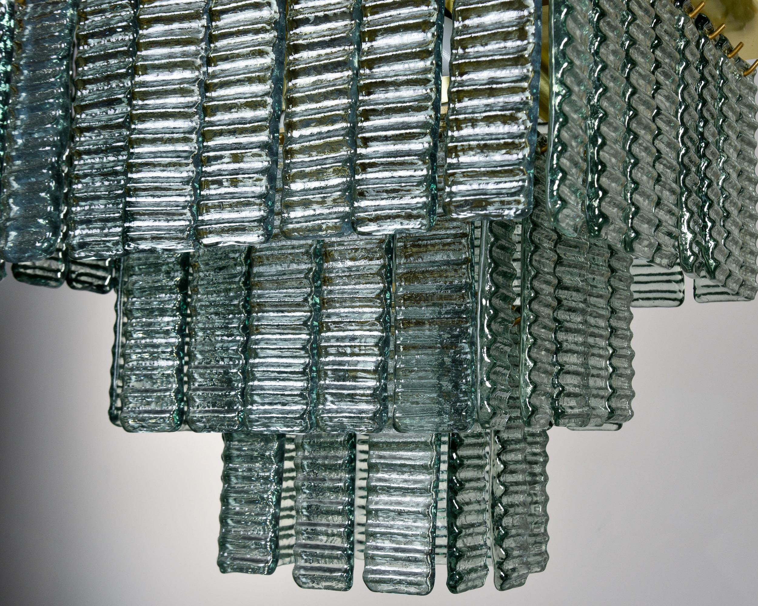 New Italian Three Tier Green Glass and Brass 8 Light Flush Mountture (luminaire encastré à trois niveaux en verre vert et en laiton) en vente 3