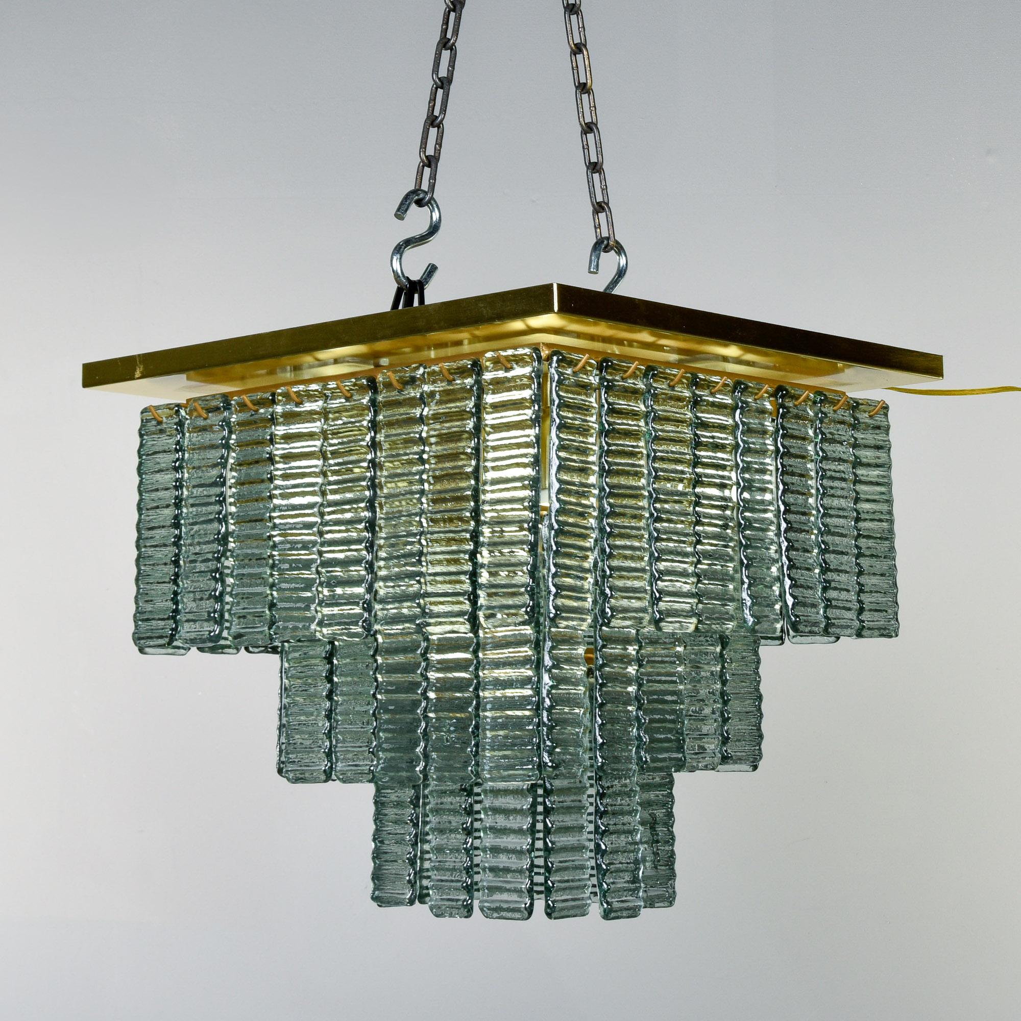 New Italian Three Tier Green Glass and Brass 8 Light Flush Mountture (luminaire encastré à trois niveaux en verre vert et en laiton) en vente 6