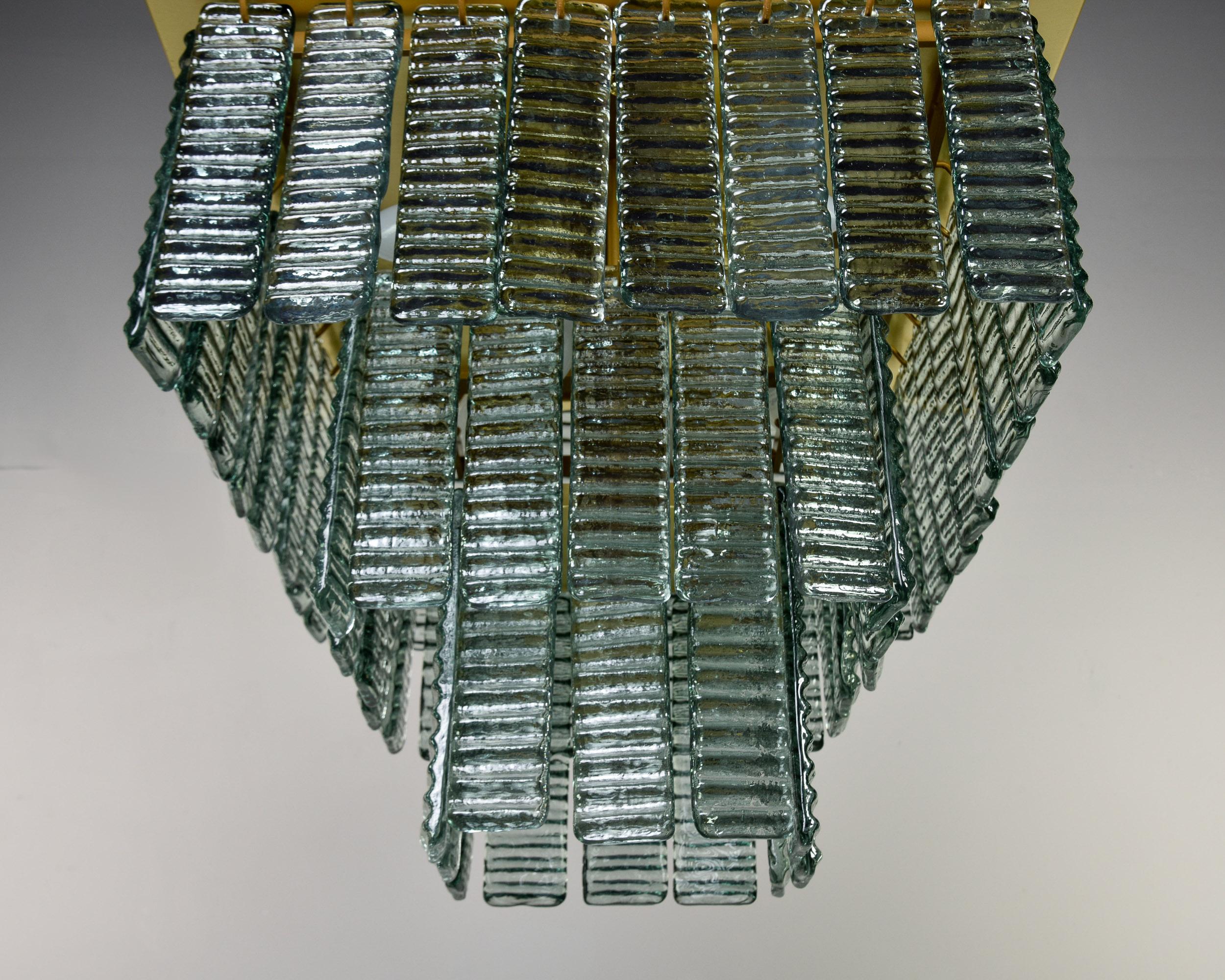 New Italian Three Tier Green Glass and Brass 8 Light Flush Mountture (luminaire encastré à trois niveaux en verre vert et en laiton) Neuf - En vente à Troy, MI