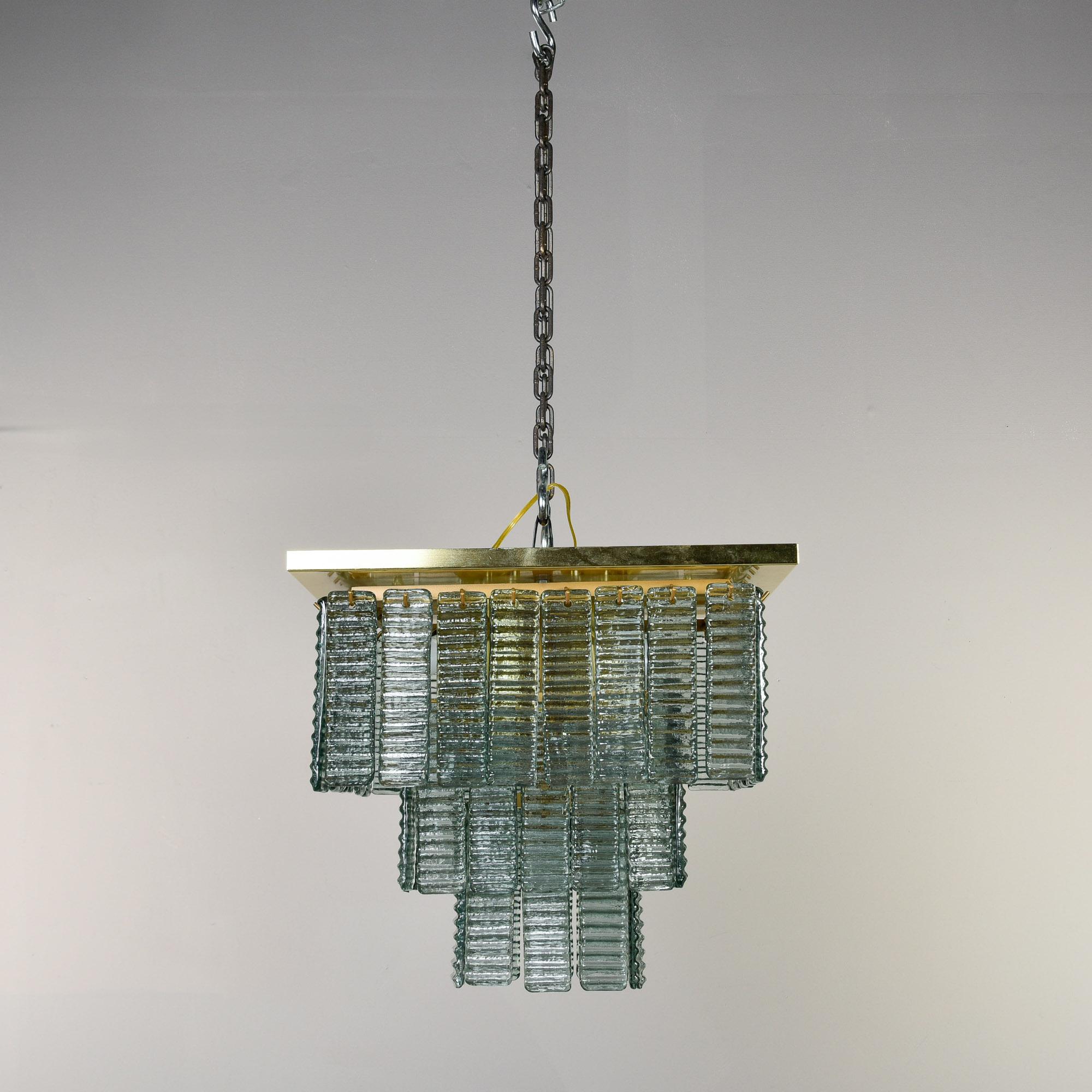 New Italian Three Tier Green Glass and Brass 8 Light Flush Mountture (luminaire encastré à trois niveaux en verre vert et en laiton) en vente 1