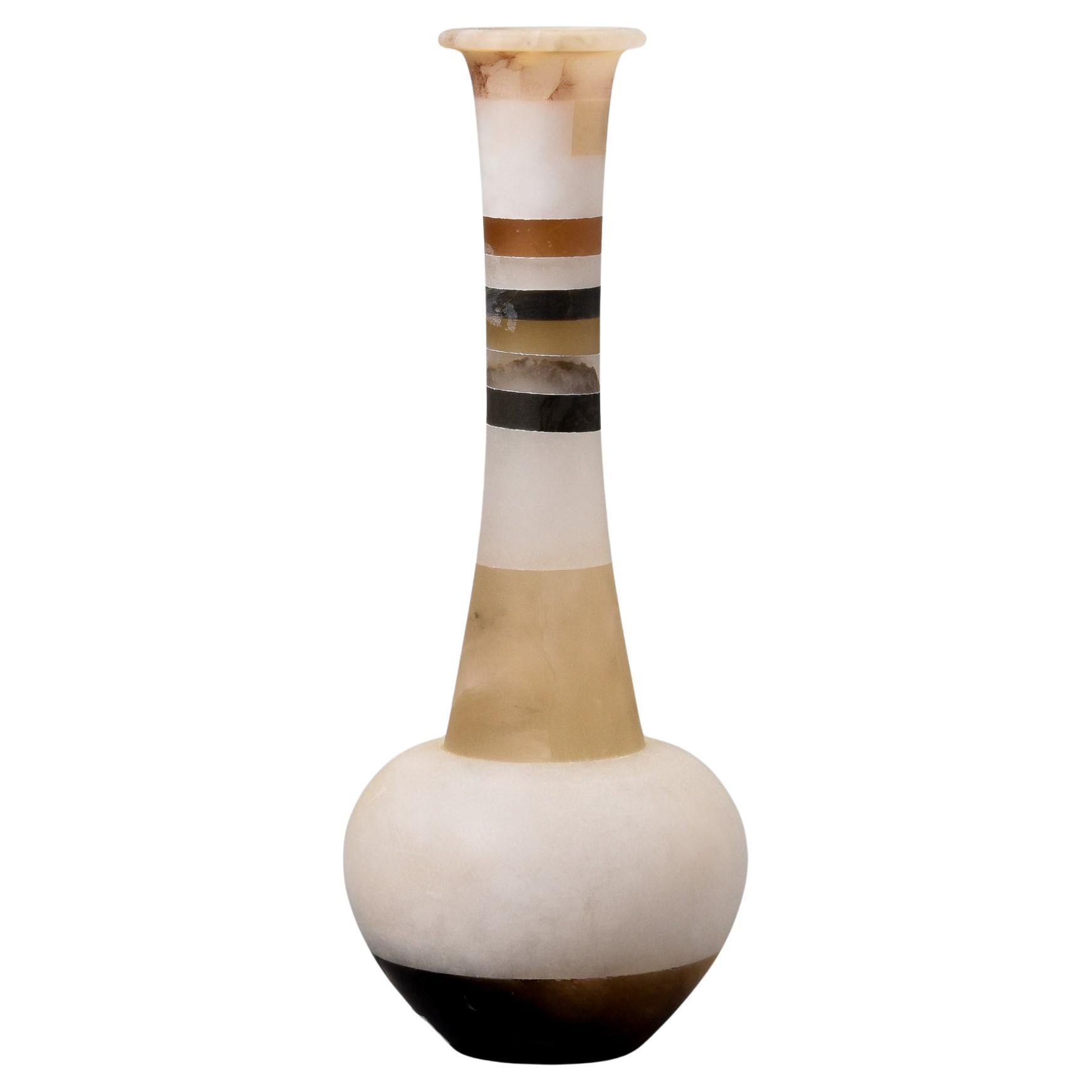Neue italienische Vase aus weißem Alabaster mit kontrastierenden dunklen Streifen