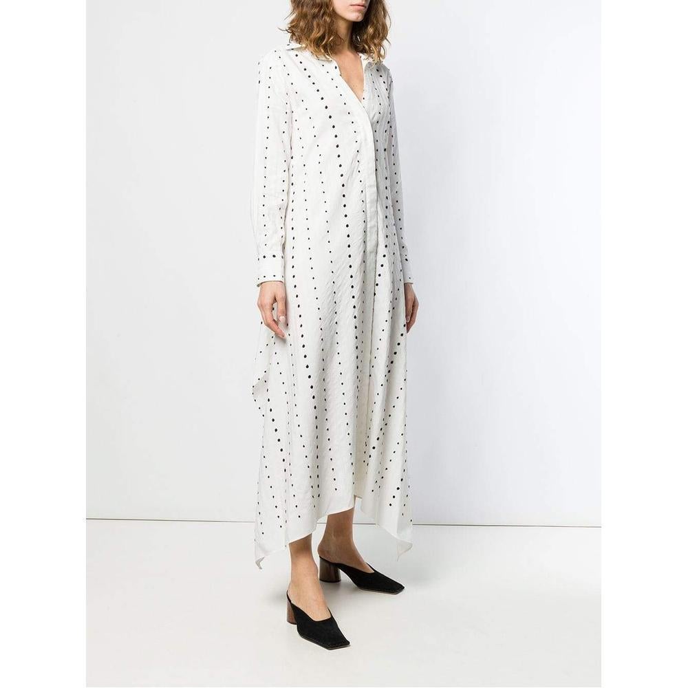 Artfully placed polka dots on a textured backdrop add a sense of whimsy to this shirtdress gone rogue. A relaxed silhouette makes the djellaba super easy to toss on at a moment's notice and look put-together.

Spread collar
Long sleeves
Buttoned