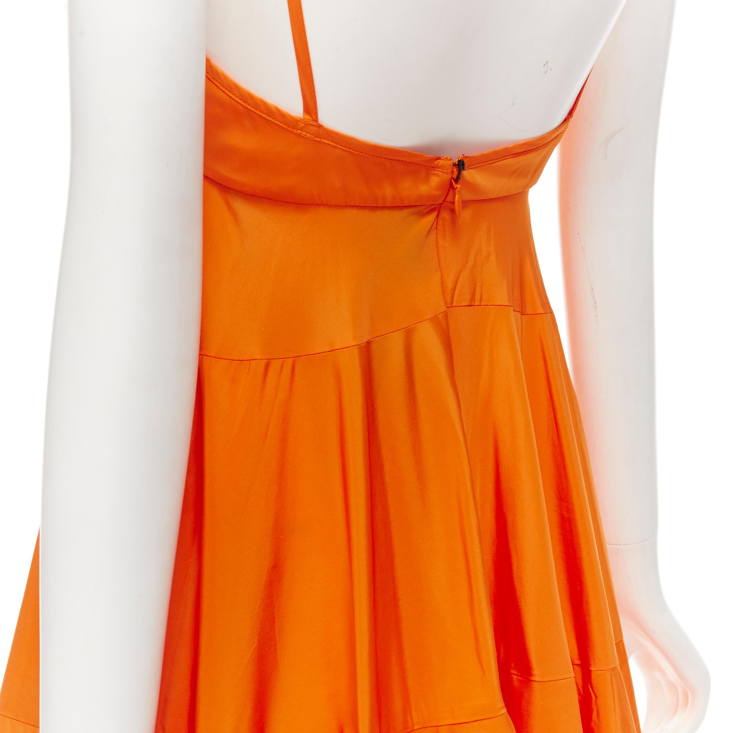 JACQUEMUS Laufsteg orangefarbenes langes Tafetta-Maxikleid mit Knopfleiste IT34 XS im Angebot 2