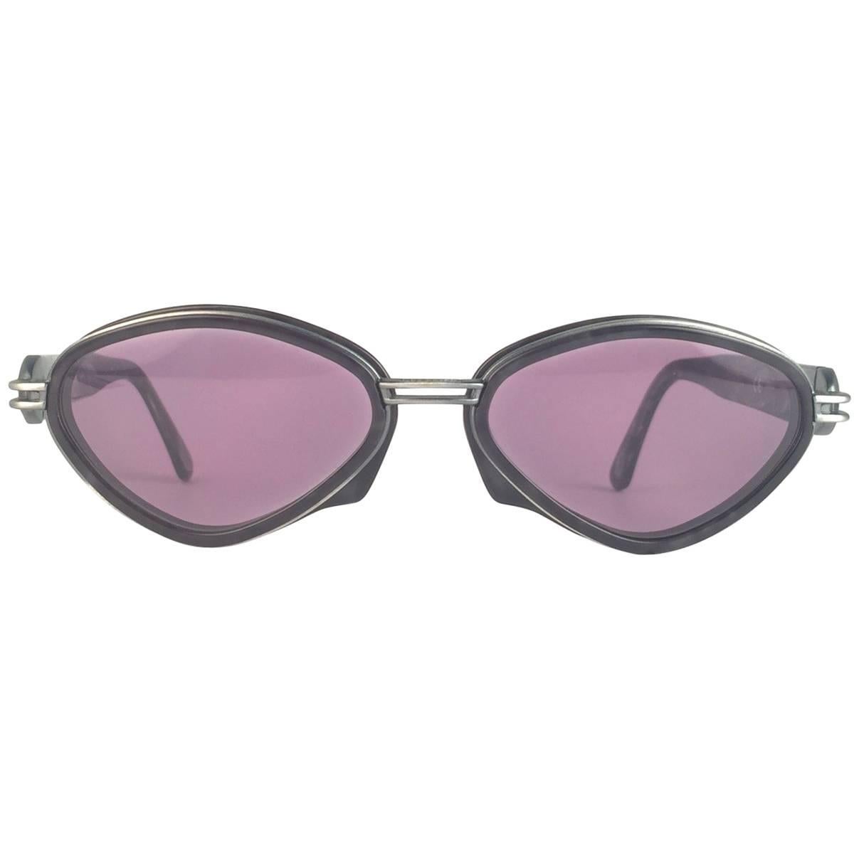 
New Jean Paul Gaultier 56 0015 Marbled Grey matte frame with ornamental bullet like details. 
Spotless smoke grey lenses that complete a ready to wear JPG look.

Amazing design with strong yet intricate details.
Design and produced in the