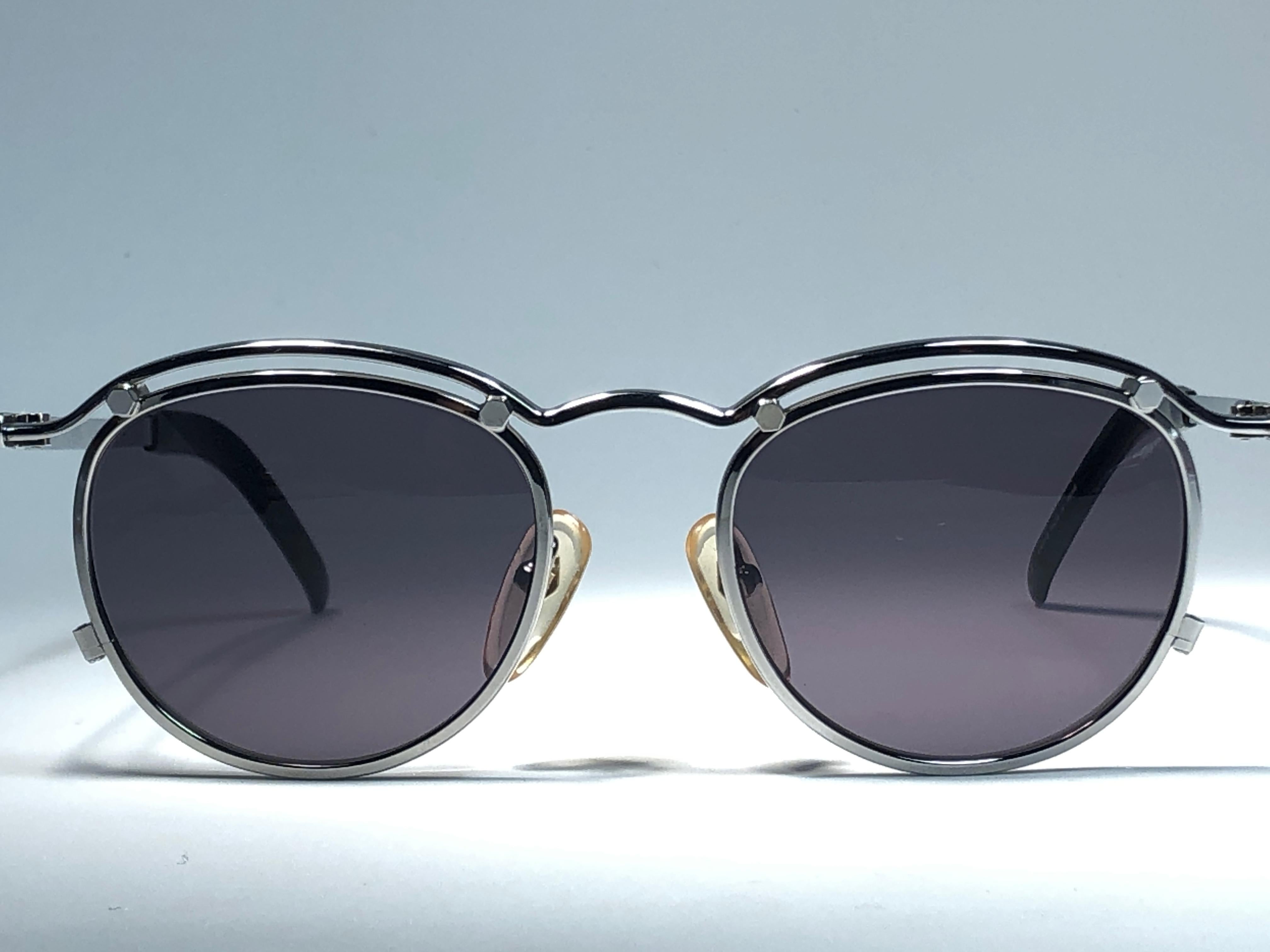 
New Jean Paul Gaultier 56 8171 round gold matte frame. 
Flat smoke grey lenses that complete a ready to wear JPG look.

Amazing design with strong yet intricate details.
Design and produced in the 1900's.
New, never worn or displayed. 
The item may