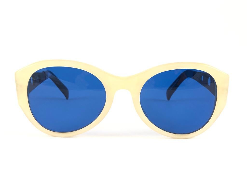 New Jean Paul Gaultier 56 1272 Nacre monture ovale 90s lunettes de soleil Japon en vente 6
