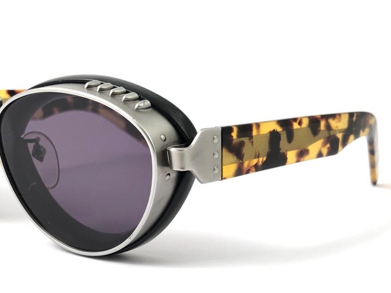 Neu Jean Paul Gaultier 56 8207 " Black Rain " Schildpatt Edition 1989  Sonnenbrille im Angebot bei 1stDibs | sonnenbrille mit seitenschutz herren