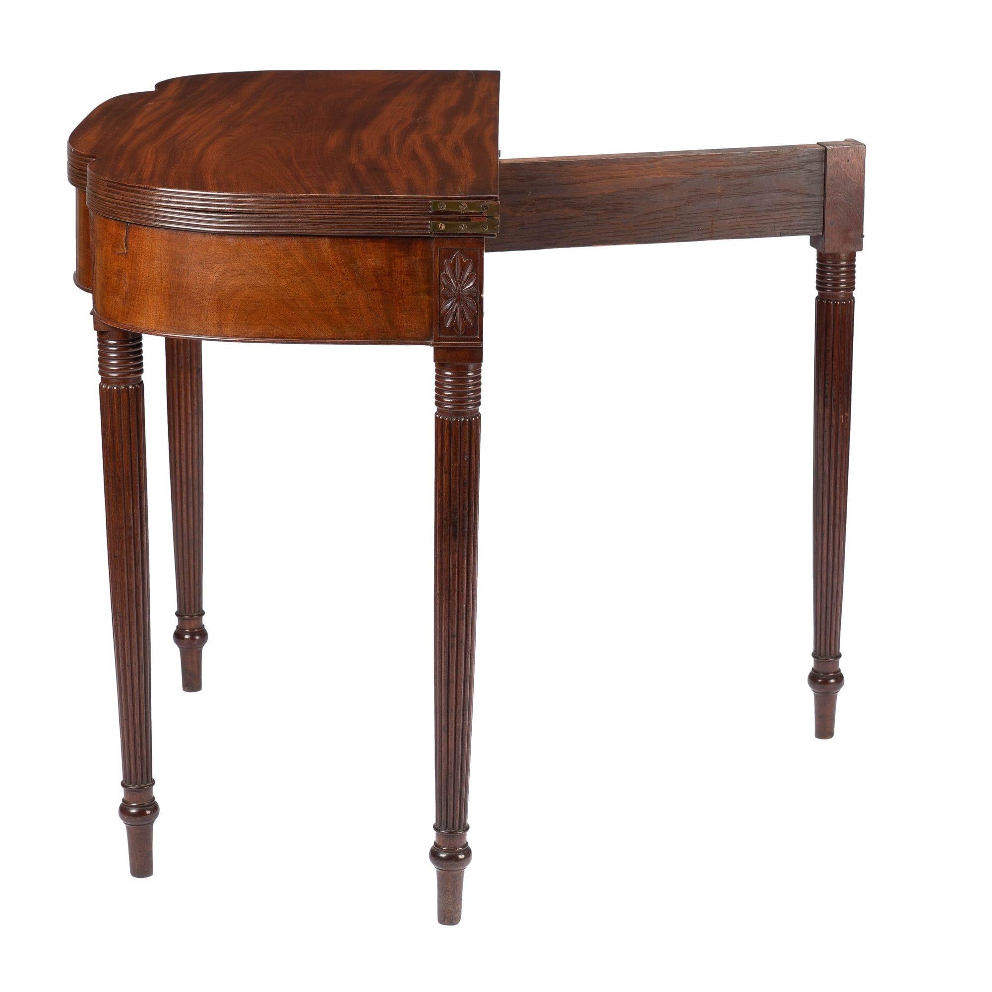 New Jersey Cherry Flip Top Game Table, c. 1795 For Sale 2
