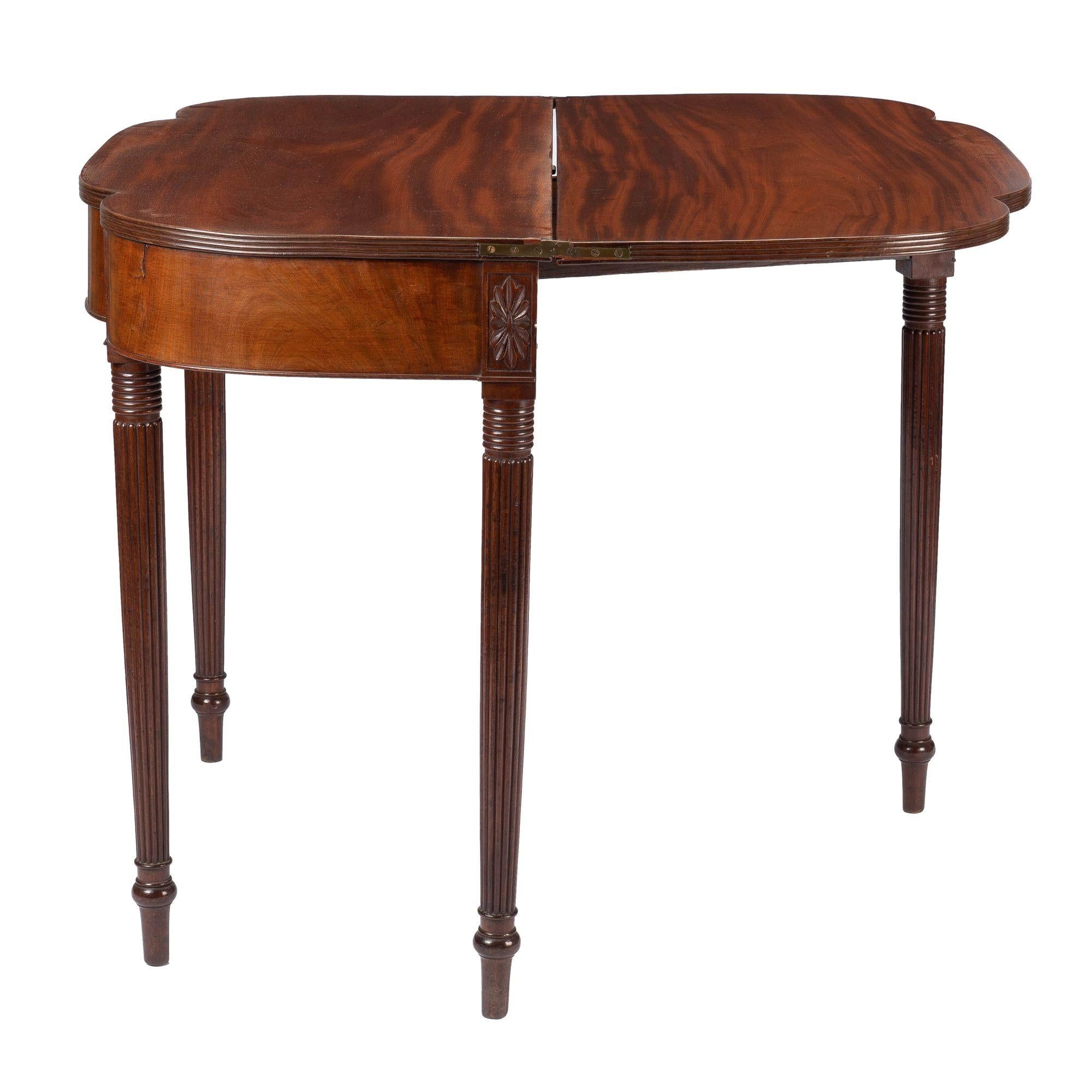 New Jersey Cherry Flip Top Game Table, c. 1795 For Sale 3