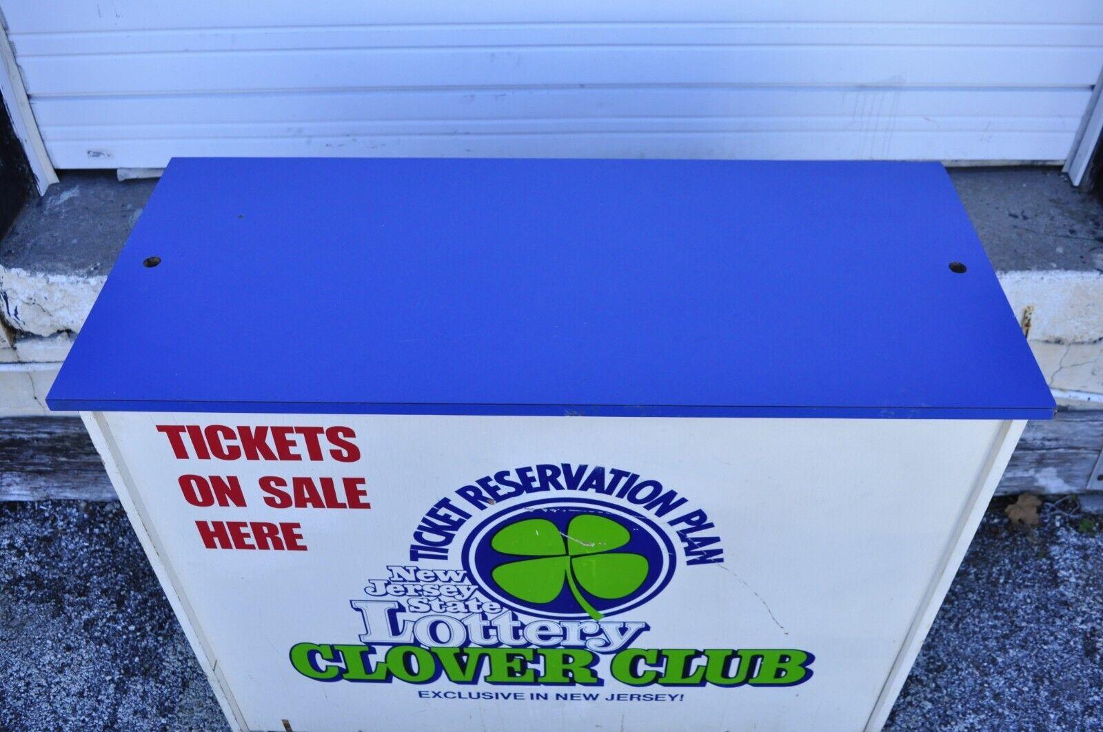 ue Lottery-Tickets Lottery Clover Club Werbeständer, Kiosk-Theke im Zustand „Gut“ im Angebot in Philadelphia, PA
