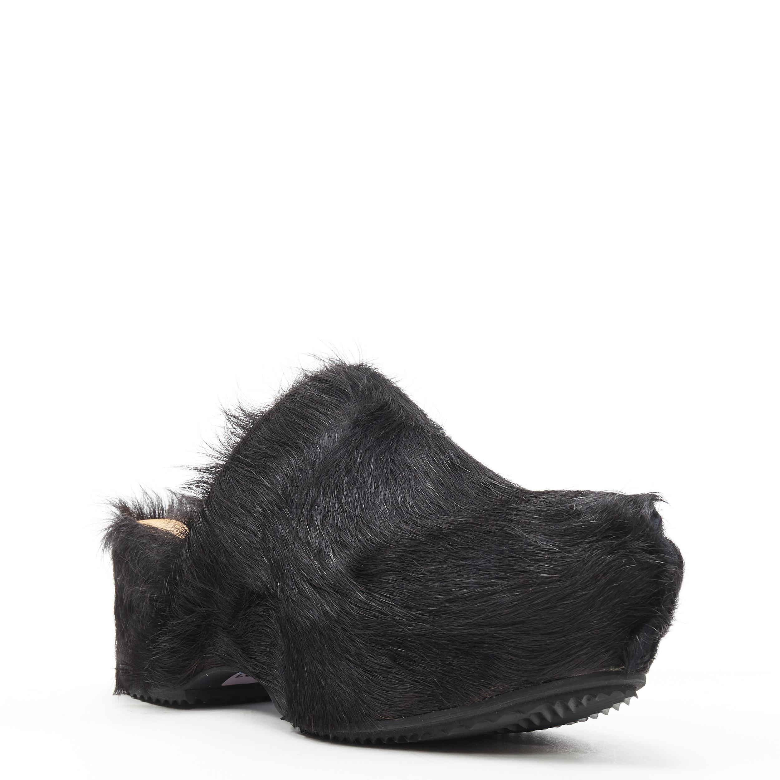 new JIL SANDER 2019 Runway Rare black ponyhair fur platform clog mule shoes EU37 
Reference: TGAS/B01240 
Brand: Jil Sander 
Model: Fur clogs 
Material: Fur
Color: Black 
Pattern: Solid 
Extra Detail: Fur covered platform clogs. 
Estimated Retail