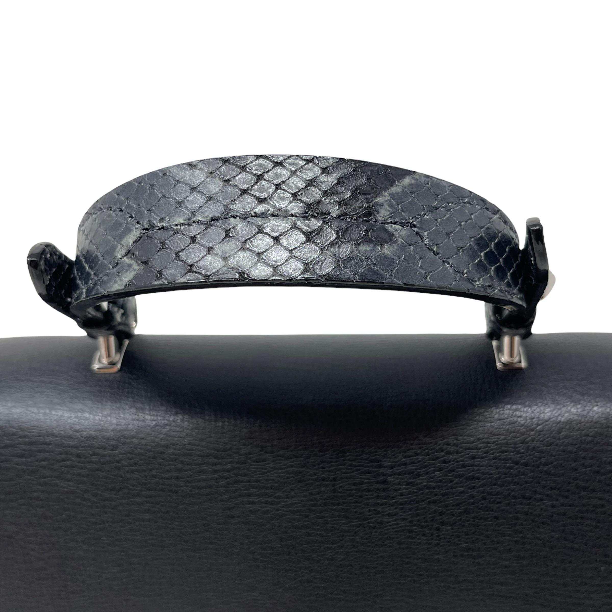 NEU Jimmy Choo Schwarze JC Top Handle Leder Umhängetasche im Angebot 10