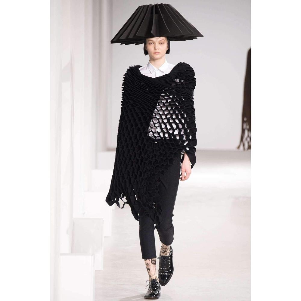 Black wool blend open geometric cape from Junya Watanabe Comme Des Garçons.
Wool / angora /nylon /polyester
Size Small
This piece is 100% wool and is heavy