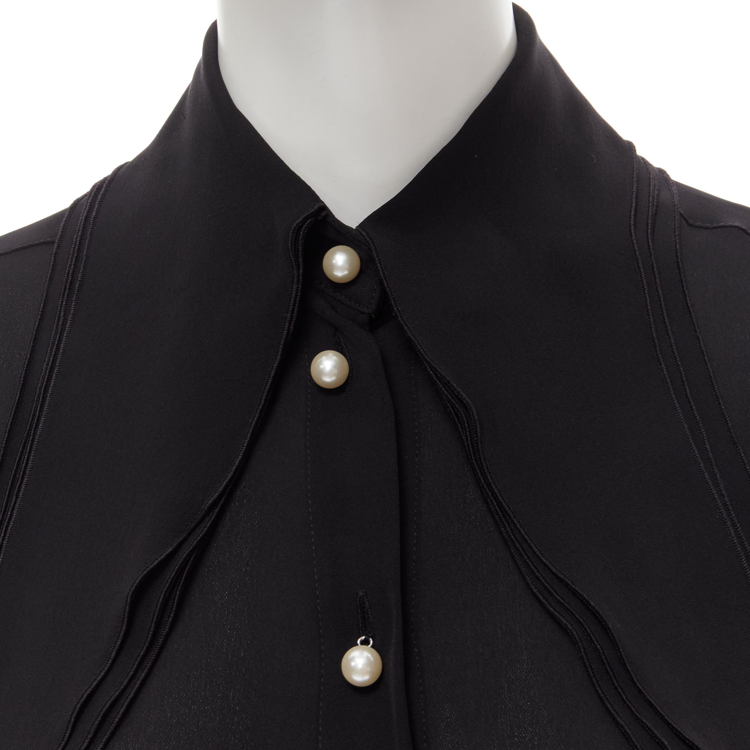 new JW ANDERSON black silk pearl button layered collar blouse shirt UK8 S 
Reference: MELK/A00127 
Brand: JW Anderson 
Material: Silk 
Color: Black 
Pattern: Solid 
Closure: Button 
Extra Detail: Faux pearl buttons. Layered long collar. 3/4 sleeves.