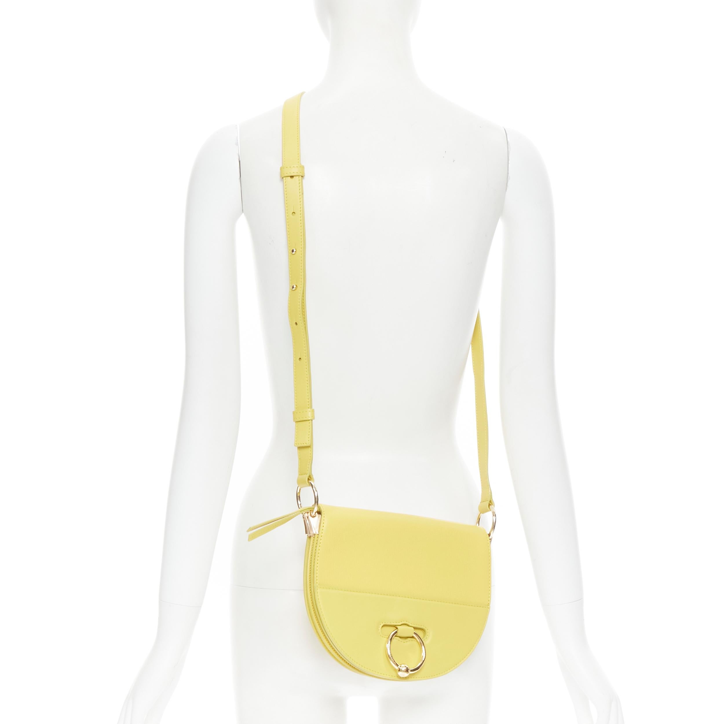 new JW ANDERSON Latch yellow gold Pierce hoop saddle crossbody bag 
Reference: TGAS/B01176 
Brand: J.W. Anderson 
Designer: J.W. Anderson 
Model: Latch Bag 
Collection: Pierce 
Material: Leather 
Color: Yellow 
Pattern: Solid 
Extra Detail: Latch