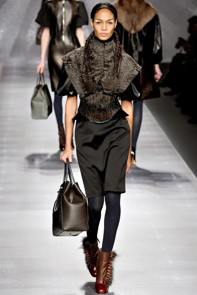 Nuevos botines de piel de monstruo de la colección de otoño 2012 de Karl Lagerfeld para Fendi Talla 38 en venta 2