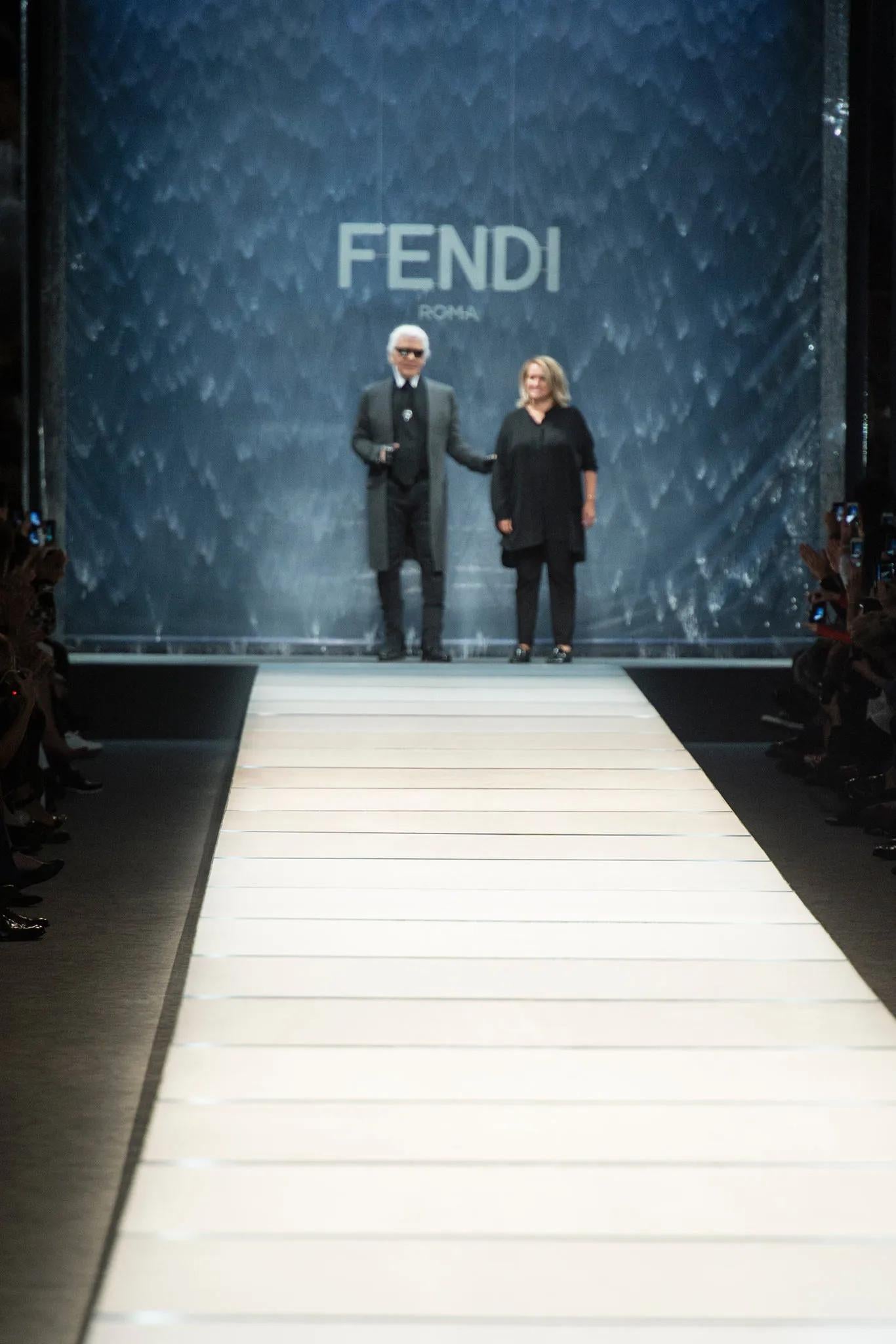 Nueva colección Fendi Springs 2014 de Karl Lagerfeld Cara Delevingne Talla 37 en venta 11