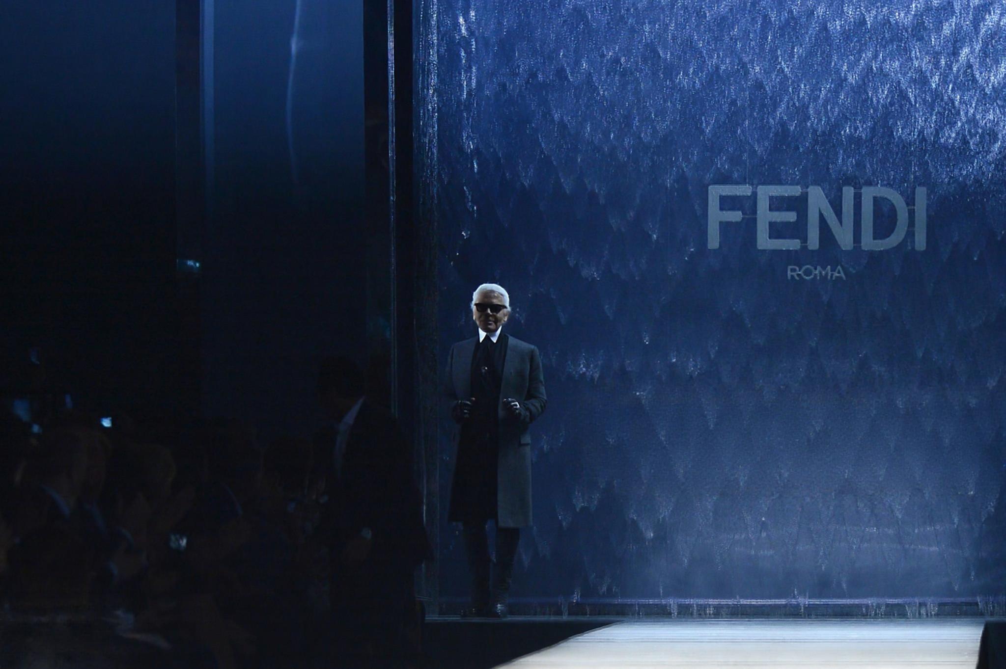 Karl Lagerfeld for Fendi 
Colección Primavera 2014
 Nuevo con caja
Cara Delevingne Llevó estos tacones para inaugurar el Salón
Talla 37

PVC, cuero y esmalte
Altura del tacón 4,5
Plantilla de cuero
Correa ajustable al tobillo
Herrajes Fendi