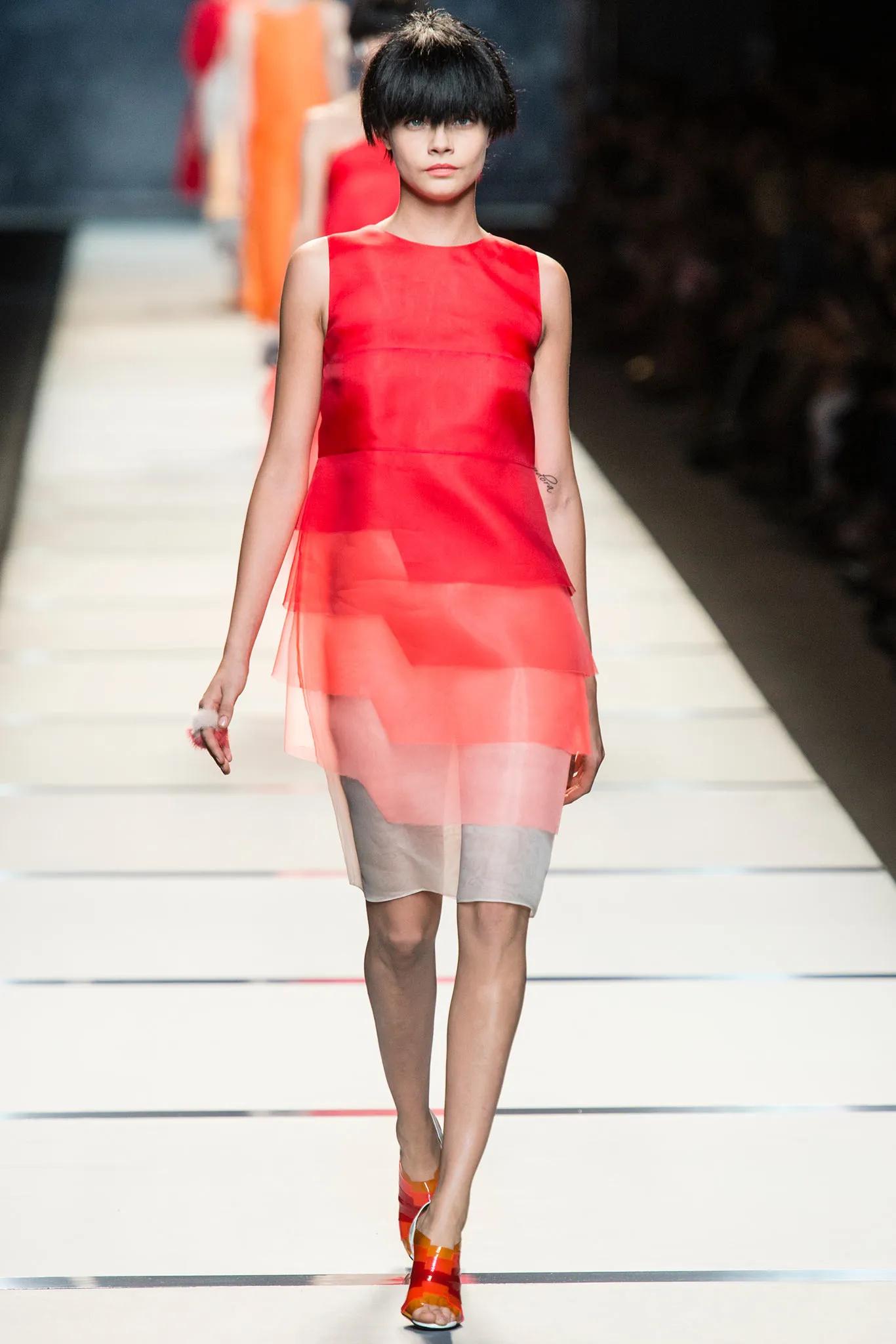 Nueva colección Fendi Springs 2014 de Karl Lagerfeld Cara Delevingne Talla 37 Beige en venta