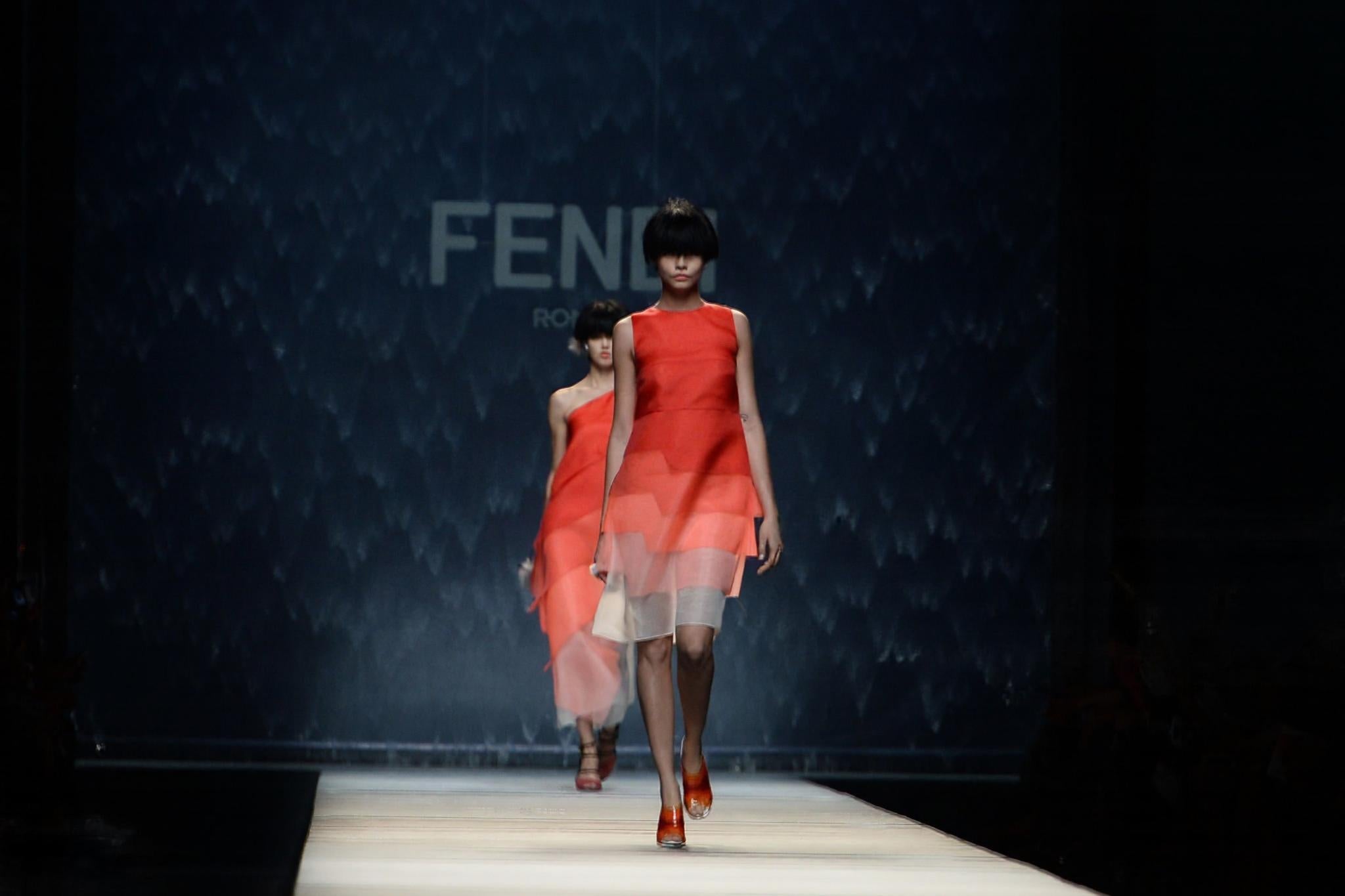 Nueva colección Fendi Springs 2014 de Karl Lagerfeld Cara Delevingne Talla 37 en venta 1