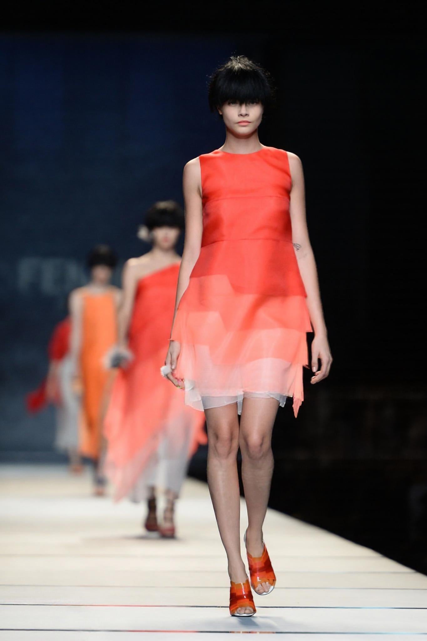 Nueva colección Fendi Springs 2014 de Karl Lagerfeld Cara Delevingne Talla 37 en venta 3