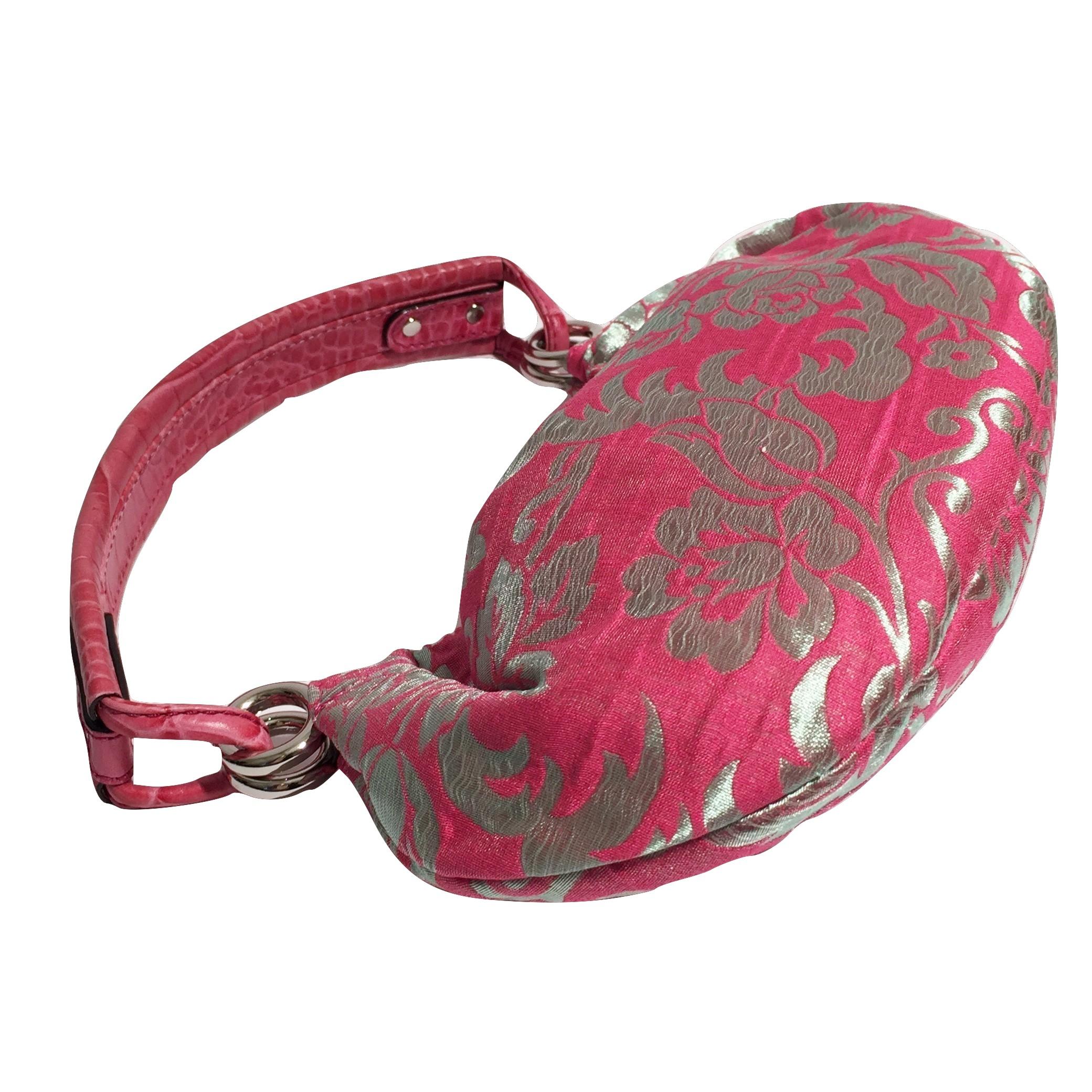 Borsa Kate Spade in broccato

Dalla sua collezione primavera 2005
DISEGNATO DA KATE SPADE
Questa è l'ultima collezione prima che vendesse il suo marchio a Neiman Marcus.
Impossibile da trovare nuovo
Broccato rosa e argento
Hardware