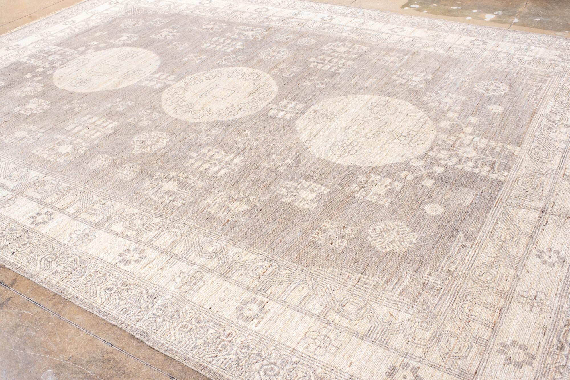 Nouveau tapis Khotan avec médaillons de lune de sable 1