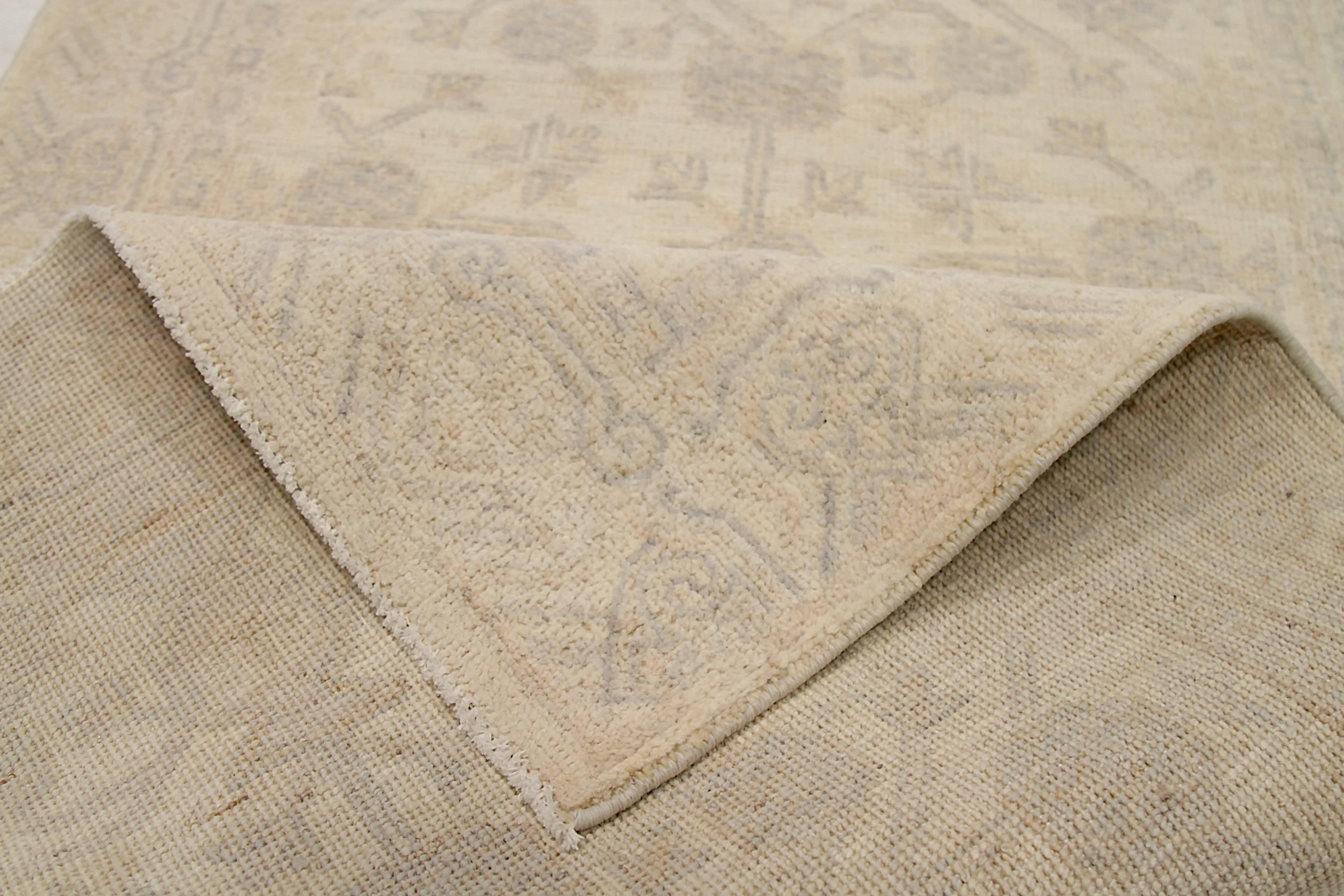 XXIe siècle et contemporain Nouveau tapis de couloir afghan de style Khotan avec aspect ancien du 17ème siècle en vente