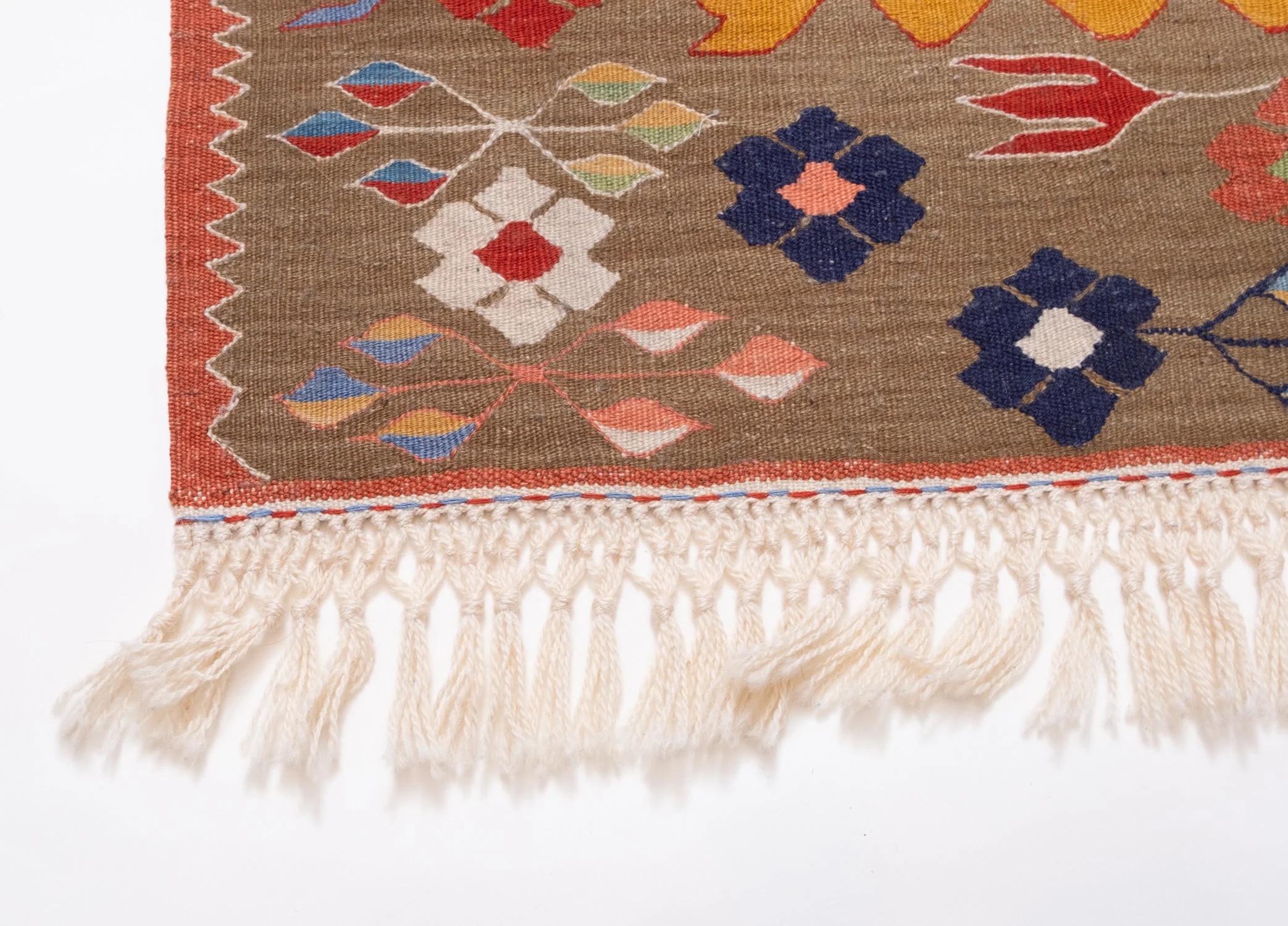 Il s'agit d'un Kilim moderne 