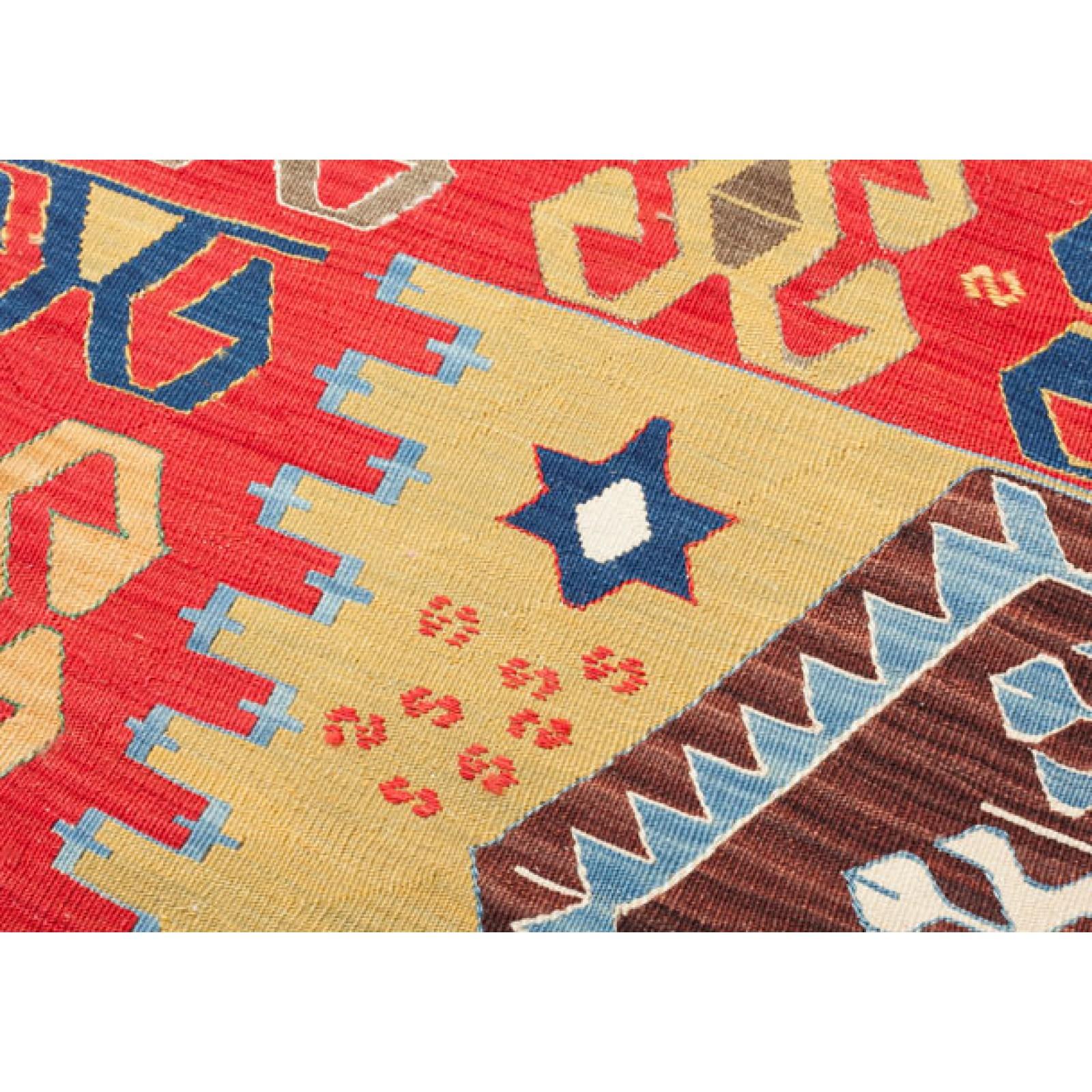 Se trata de un kilim moderno 