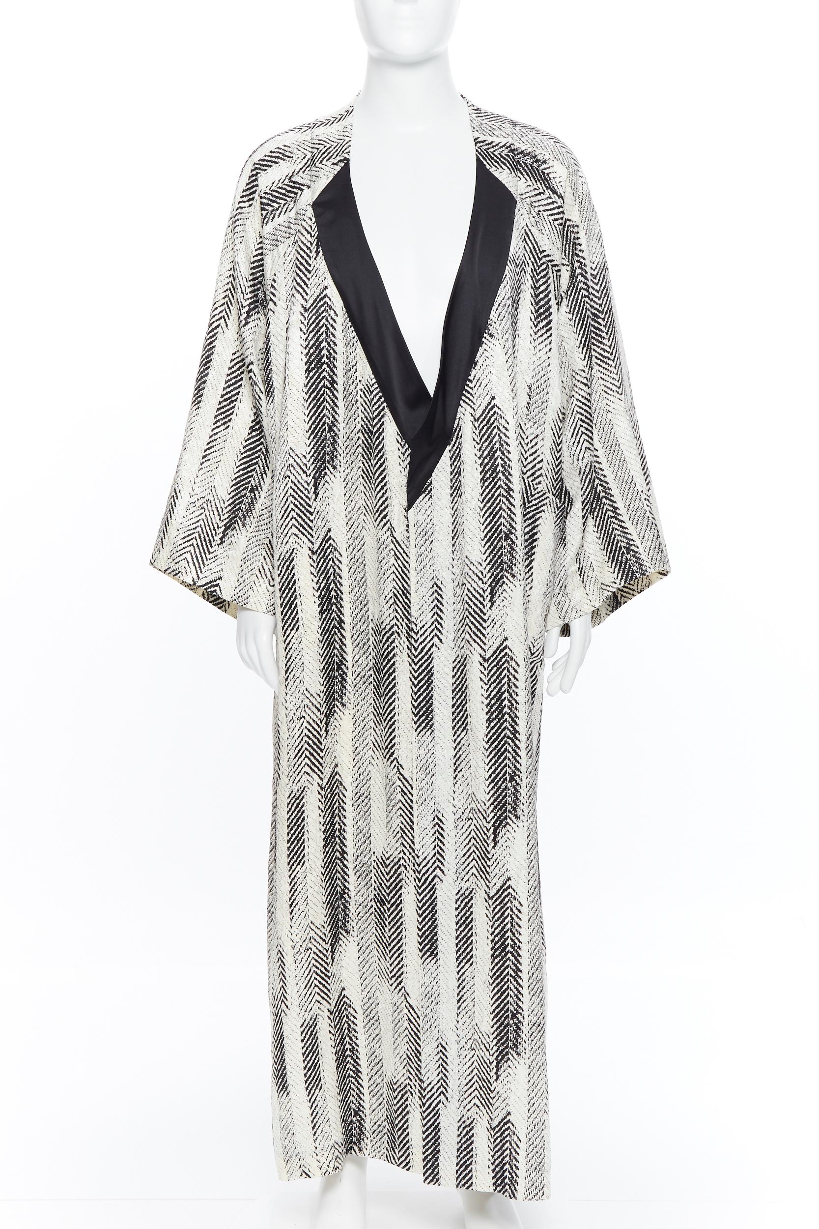 new LA PERLA MENSWEAR Runway black white wool silk jacquard kimono robe coat L In Excellent Condition In Hong Kong, NT