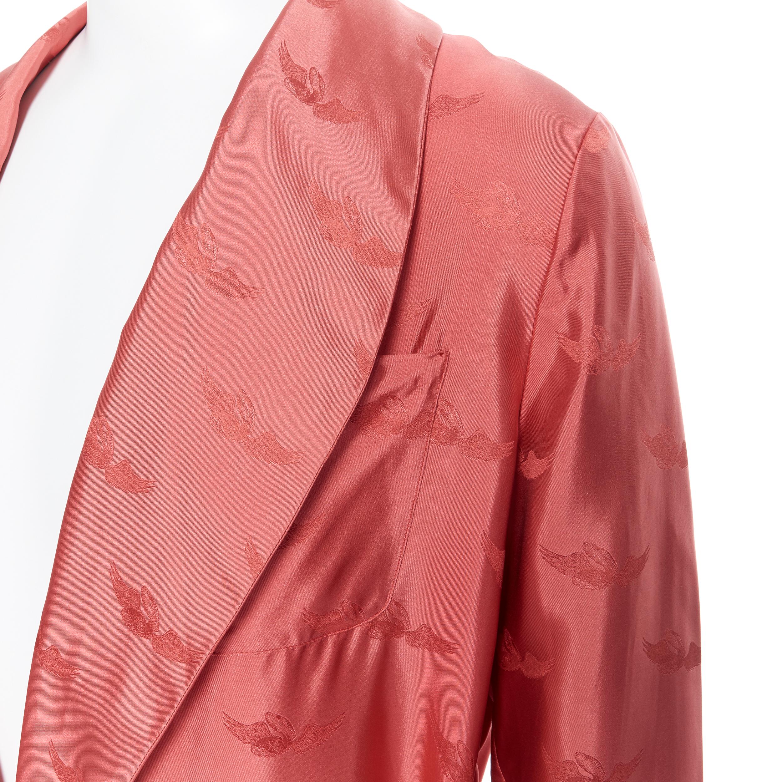 new LA PERLA MENSWEAR Runway red silk winged jacquard shawl collar belted robe 
Brand: La Perla
Collection: Spring Summer 2015
Model Name / Style: Silk robe
Material: Silk
Color: Red
Pattern: Abstract; winged jacquard
Extra Detail: Can be worn