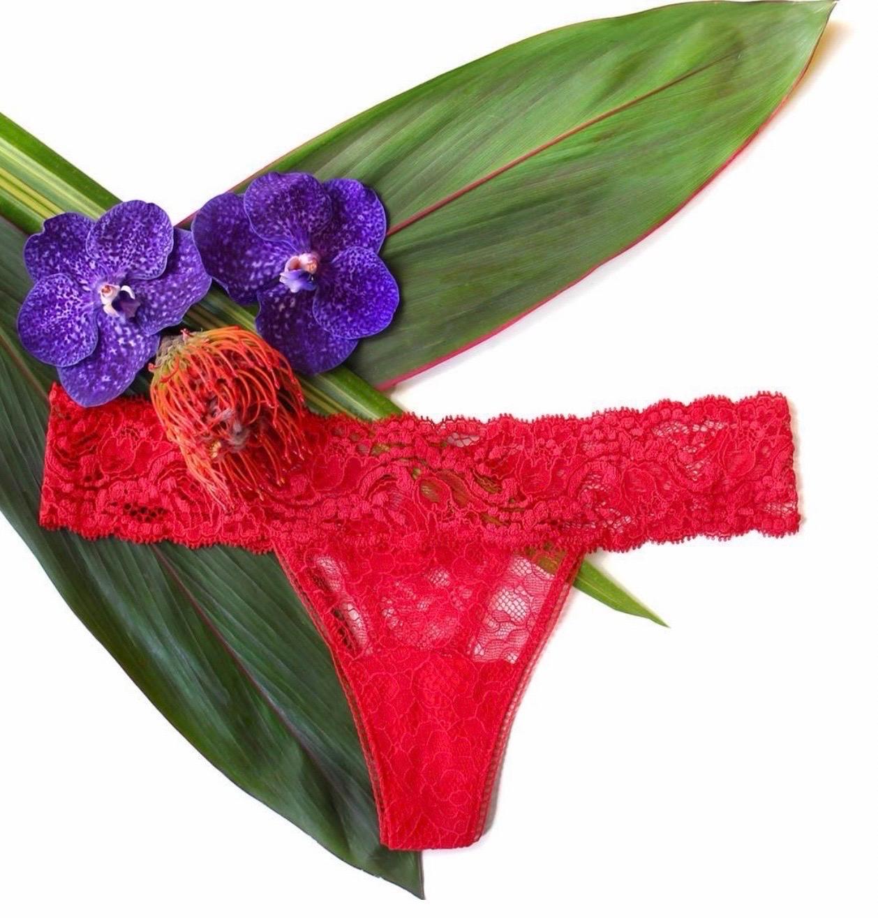 NUEVA LA PERLA Tanga de encaje rojo Braguita de tirantes como se ve en Kendall OS en venta 1