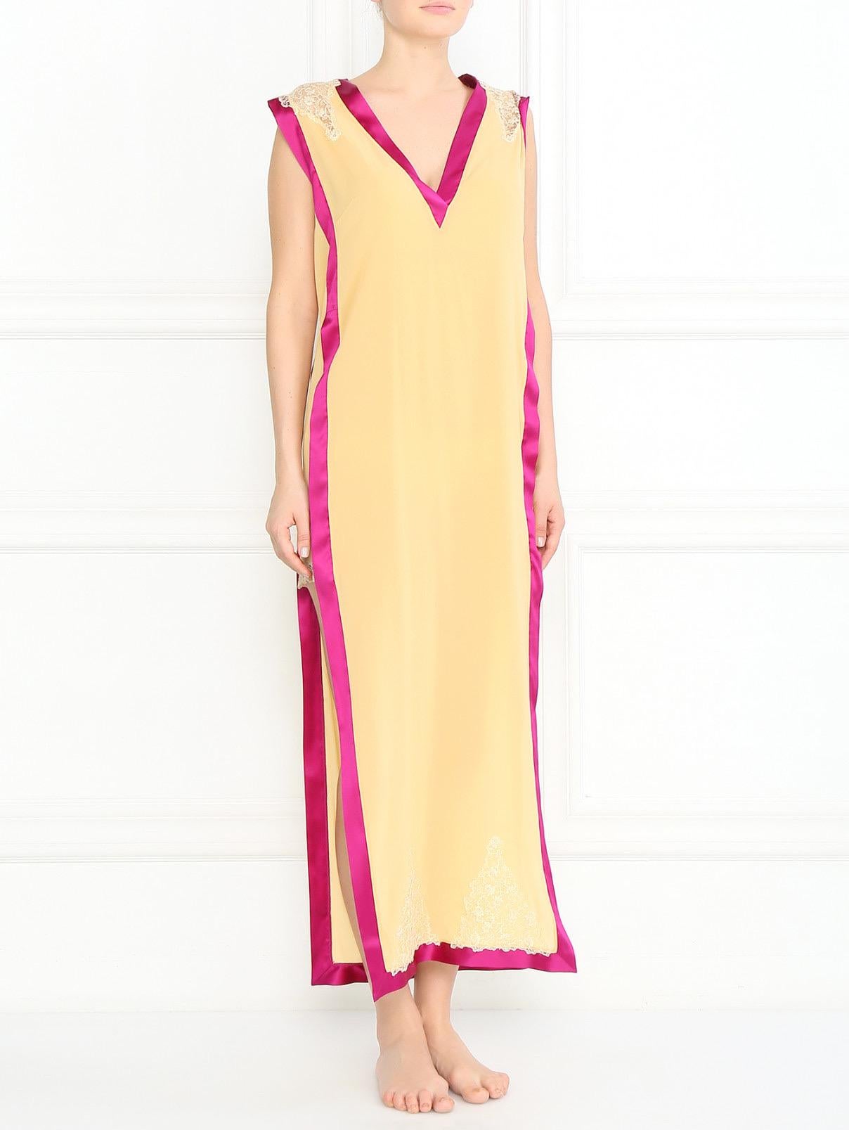 Wonderful piece by La Perla
Made of finest stretchy silk
Wonderful contrast satin silk trimming
Hand-made lace inserts
Dry Clean Only
Made in Italy
Size 3/M
New and unworn, tags attached
RRP 1299$ plus taxes
