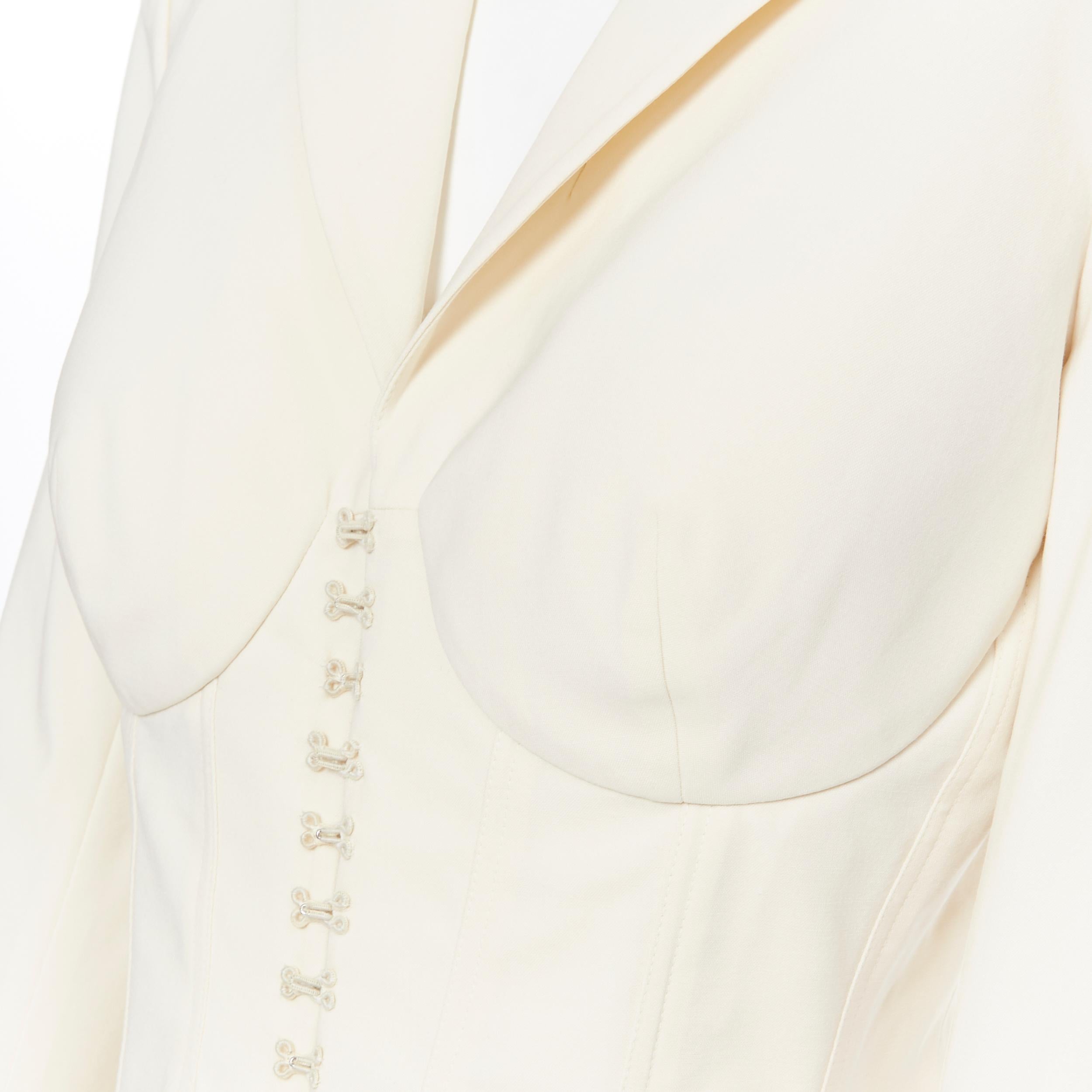 new LA PERLA SS17 Runway Corset Jacket cream white stretch wool blazer IT42 C
Brand: La Perla
Collection: Spring Summer 2017
As seen on: Kendall Jenner 
Model Name / Style: Corset jacket
Material: Wool
Color: White; cream ivory
Pattern: