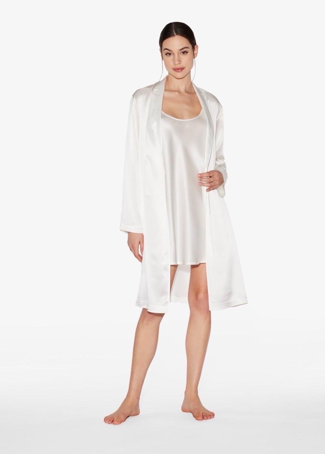 Women's NEW La Perla White Silk Robe with Belt M For Sale
