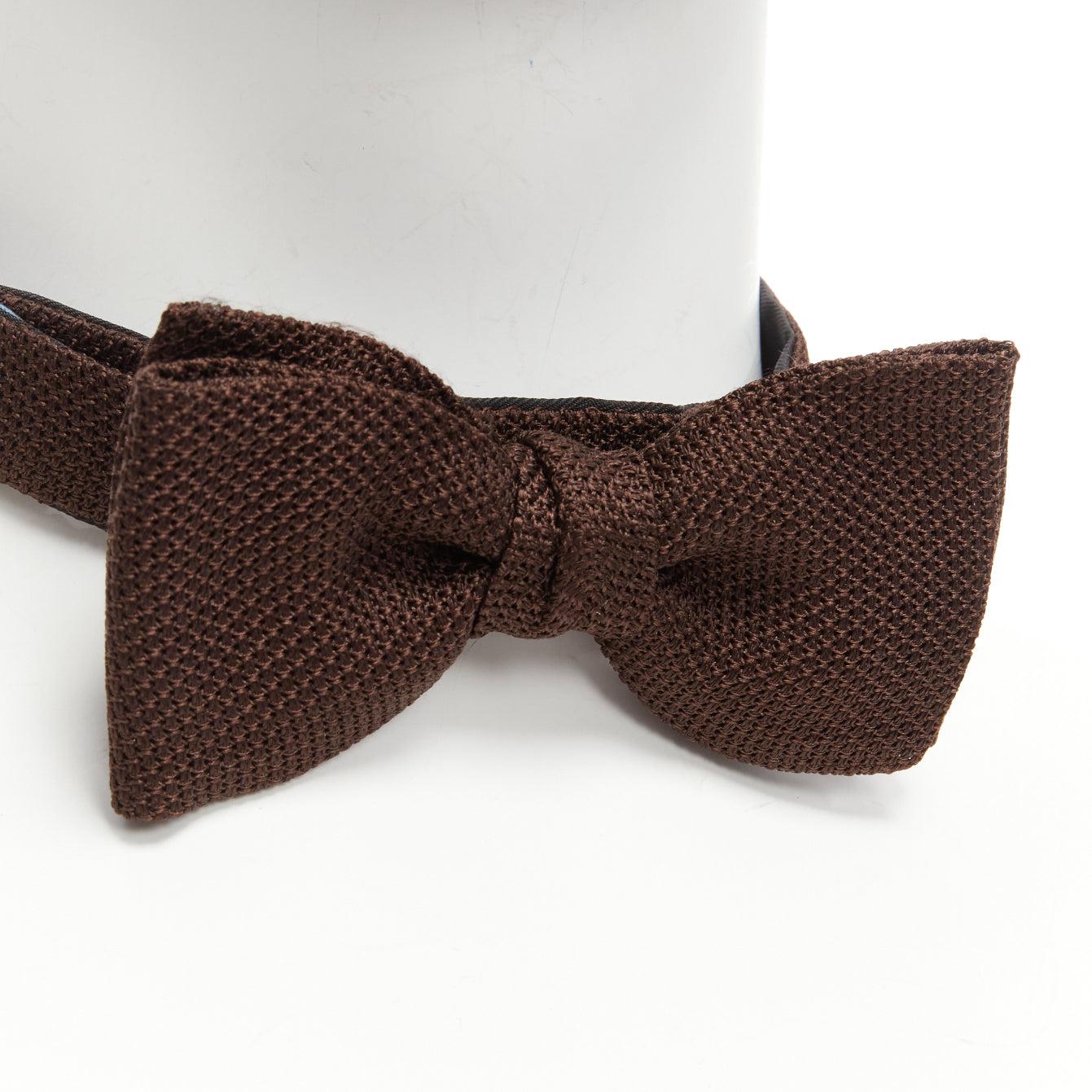 new LANVIN Alber Elbaz brown textured fabric bow tie Adjustable
Reference: CNLE/A00227
Brand: Lanvin
Designer: Alber Elbaz
Material: Fabric
Color: Brown
Pattern: Solid
Closure: Hook & Bar
Lining: Brown Fabric
Extra Details: Adjustable